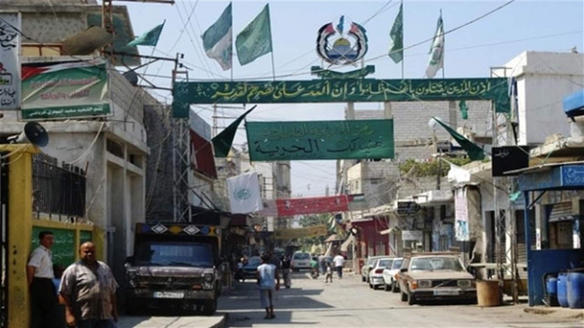 القاء قنبلة فجرا في عين الحلوة