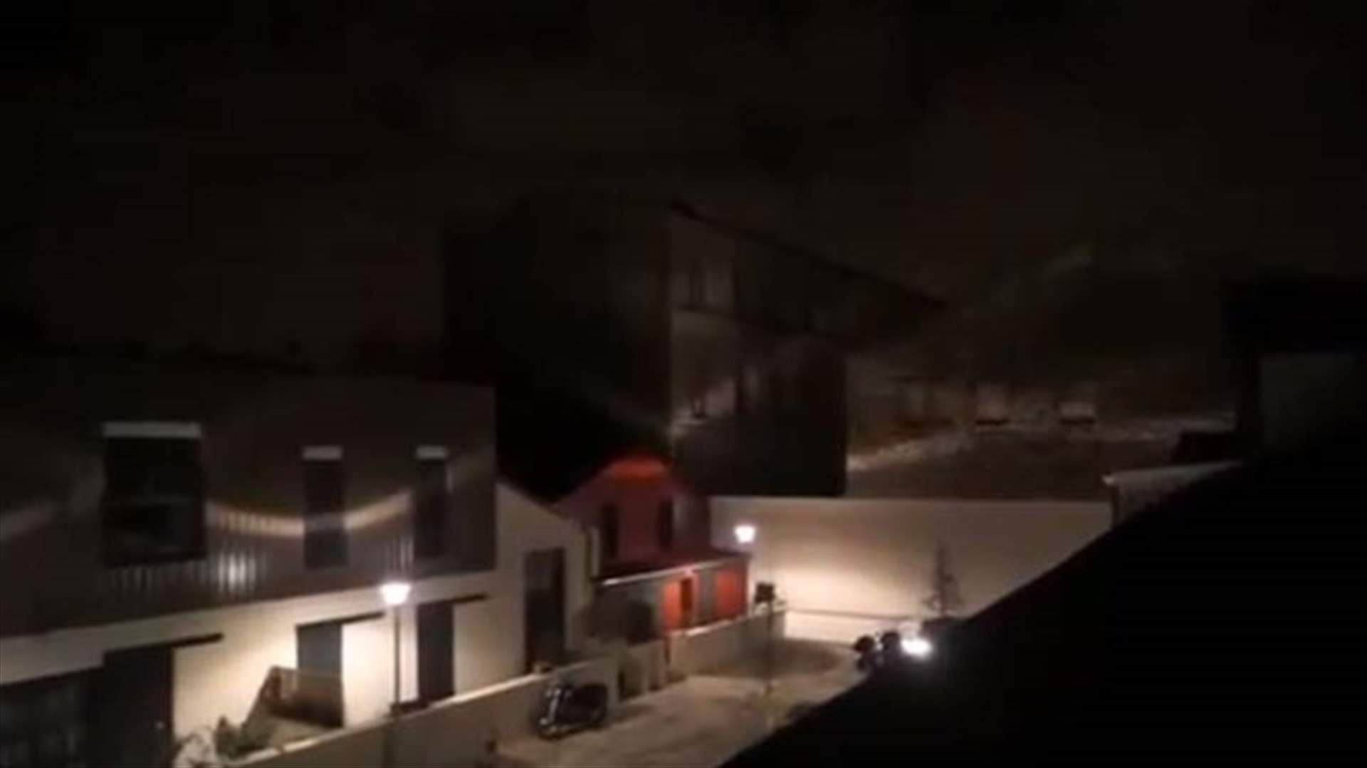 بالفيديو...اطلاق النار في عملية الدهم التي تنفذها الشرطة الفرنسية في باريس 