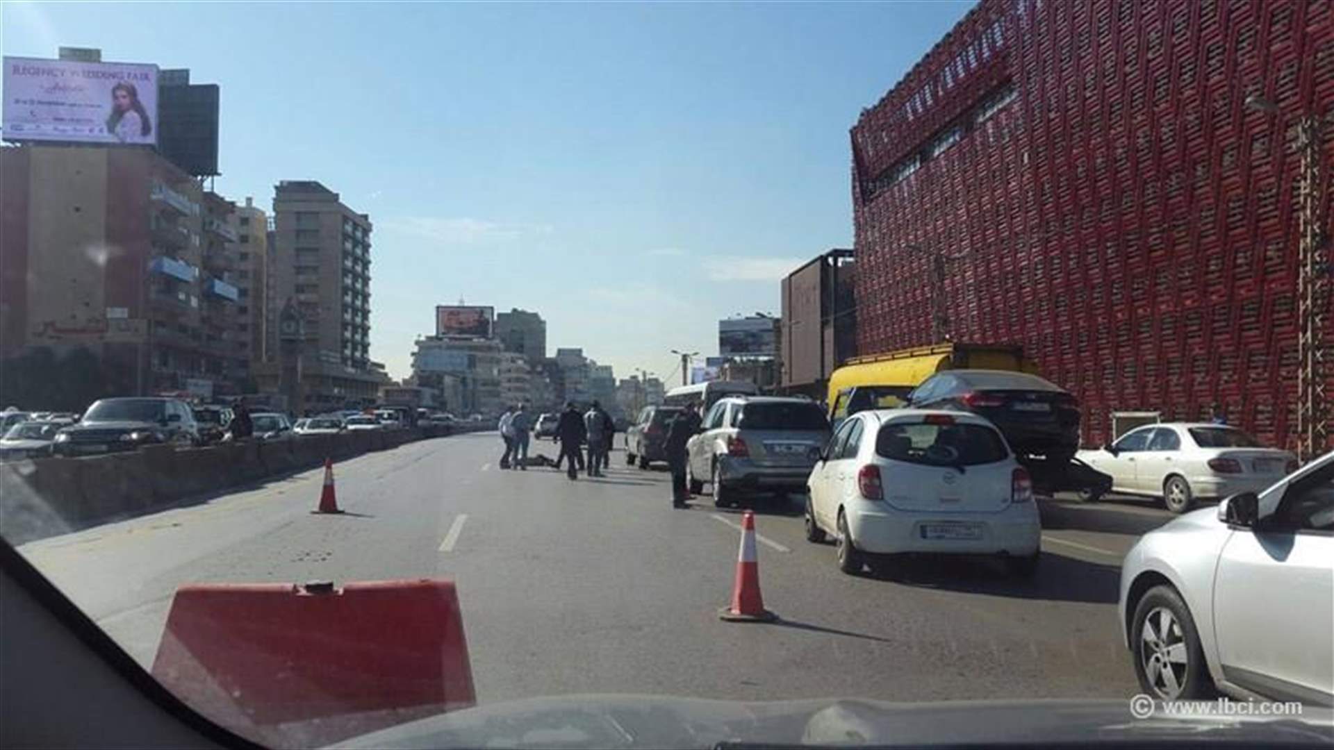 قتيل نتيجة حادث صدم على أوتوستراد جل الديب بإتجاه نهر الموت