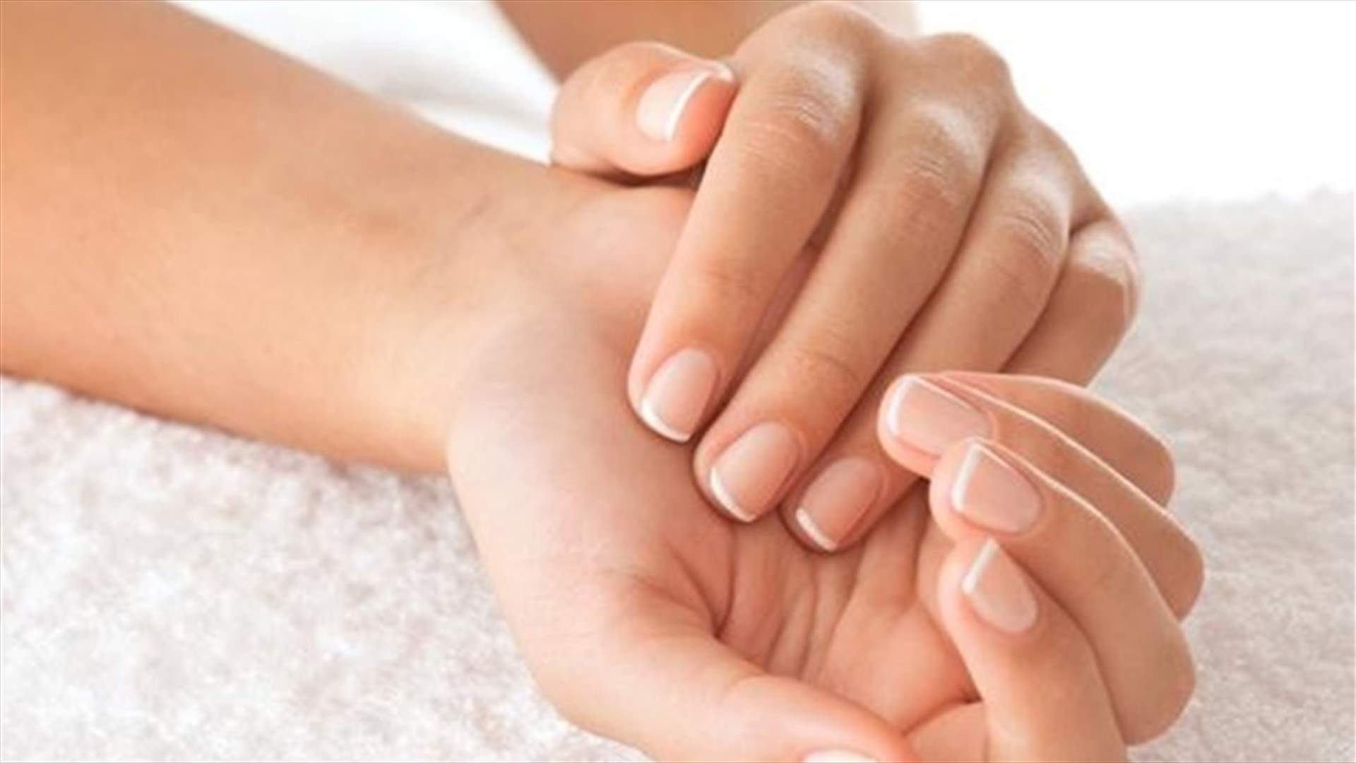 3 طرق لتبييض اليدين