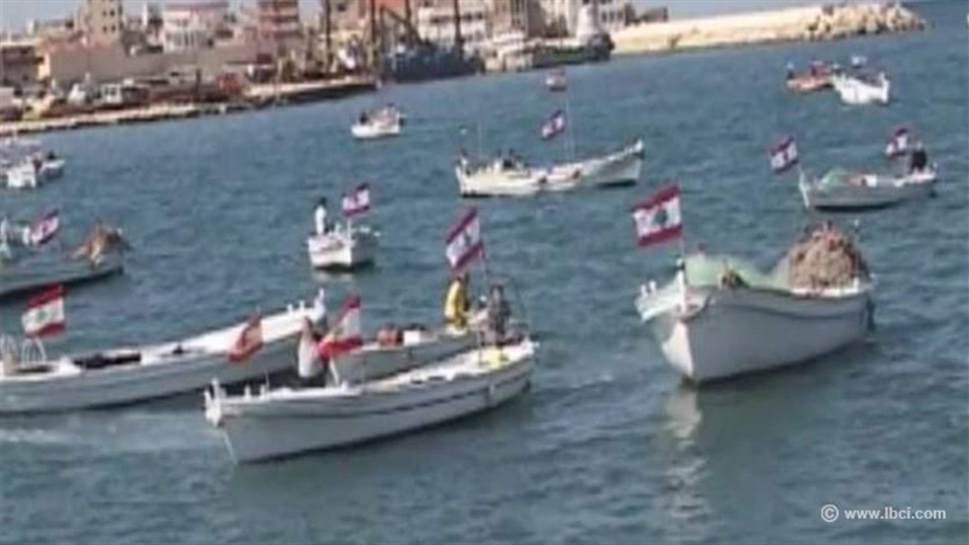 الاعلام اللبنانية ترفرف على طول ساحل صور