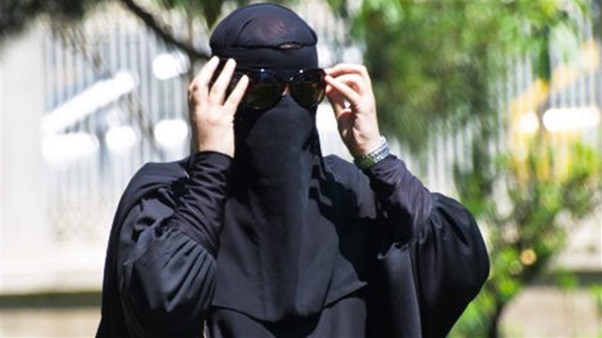 منع ارتداء البرقع والنقاب في سويسرا والغرامة 9000 دولار