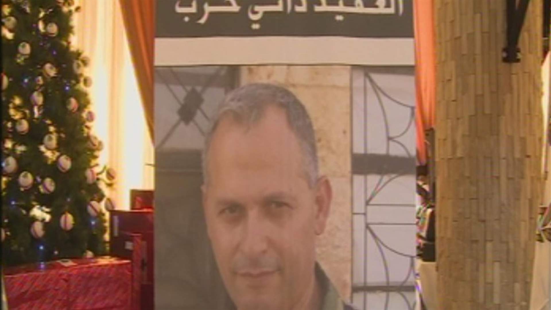 زوجة العقيد الشهيد حرب وزعت هدايا رمزية