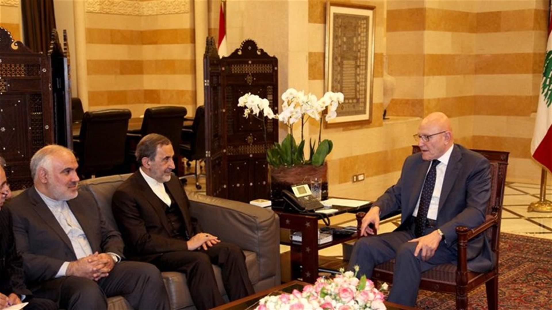 ولايتي: سلام بشرنا ان اطلاق العسكريين المخطوفين قريب