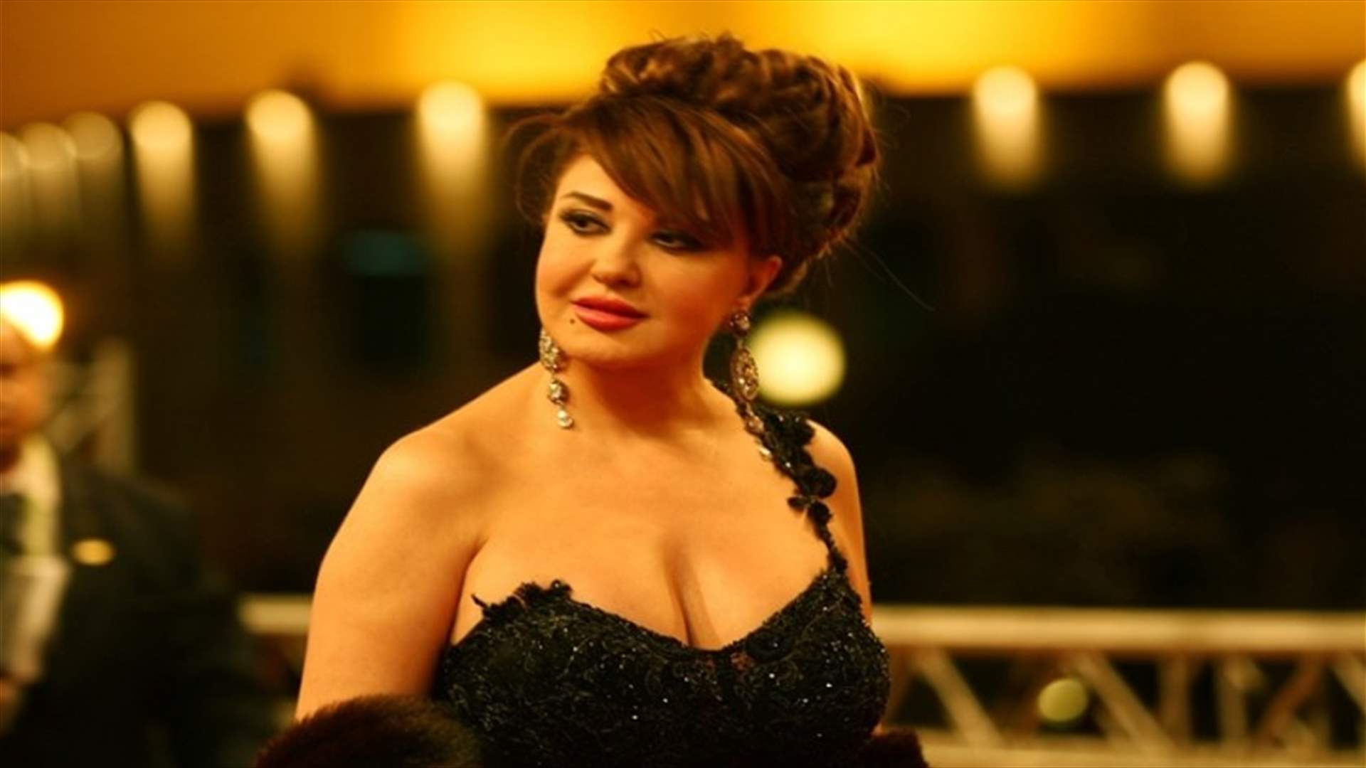 بالصور: الفنانة اللبنانيّة مادلين طبر تثير الجدل بلباس السباحة