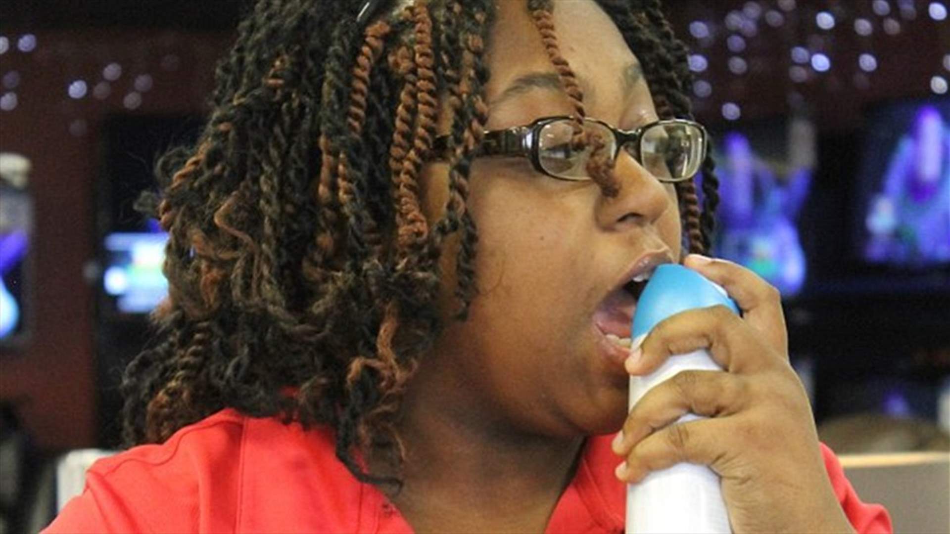 بالفيديو: امرأة تُعاني من إدمانٍ غريب قد يقضي عليها