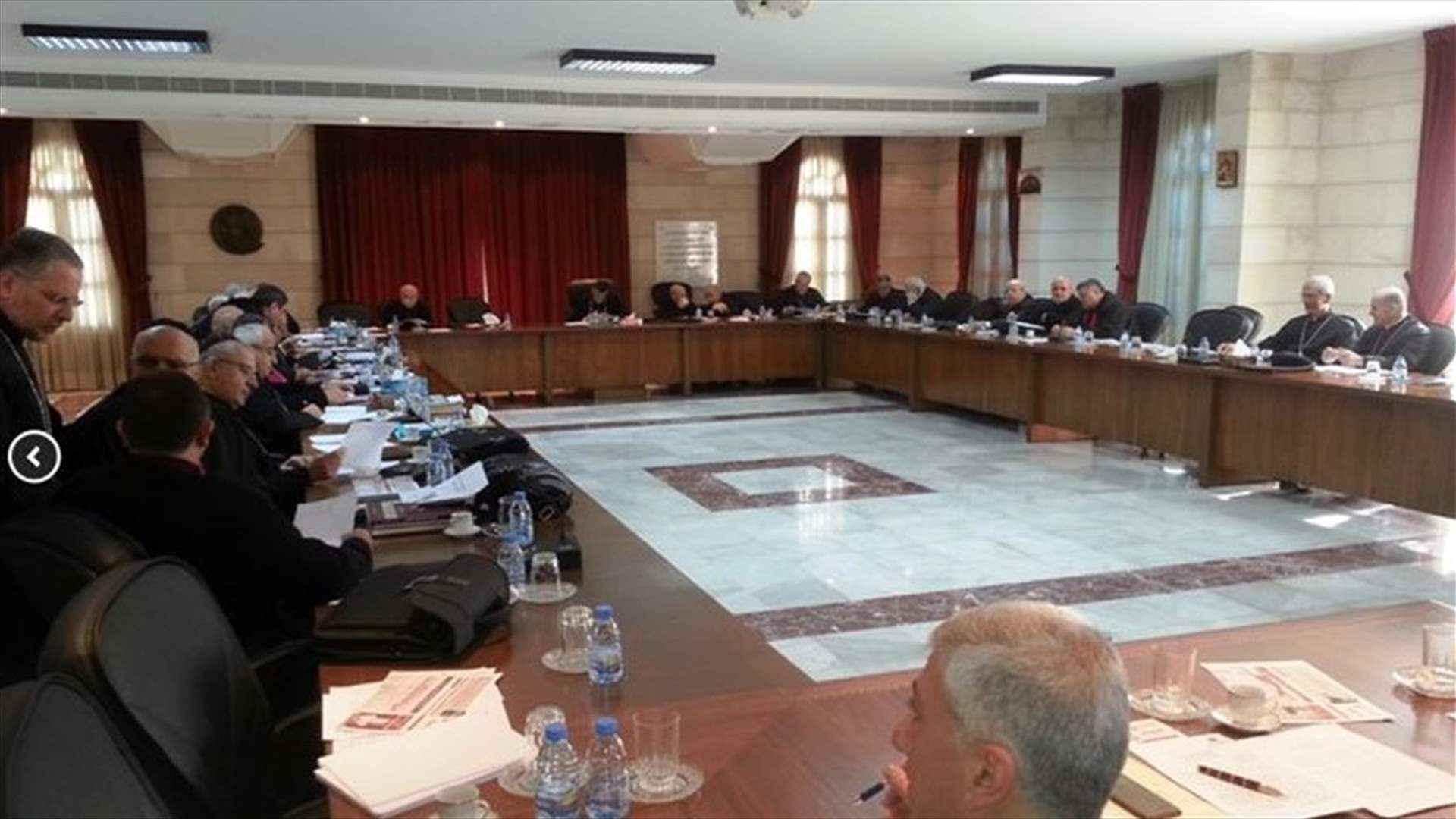 "الجمهوريّة": نقاشات كثيرة وحادّة في اجتماع المطارنة أمس