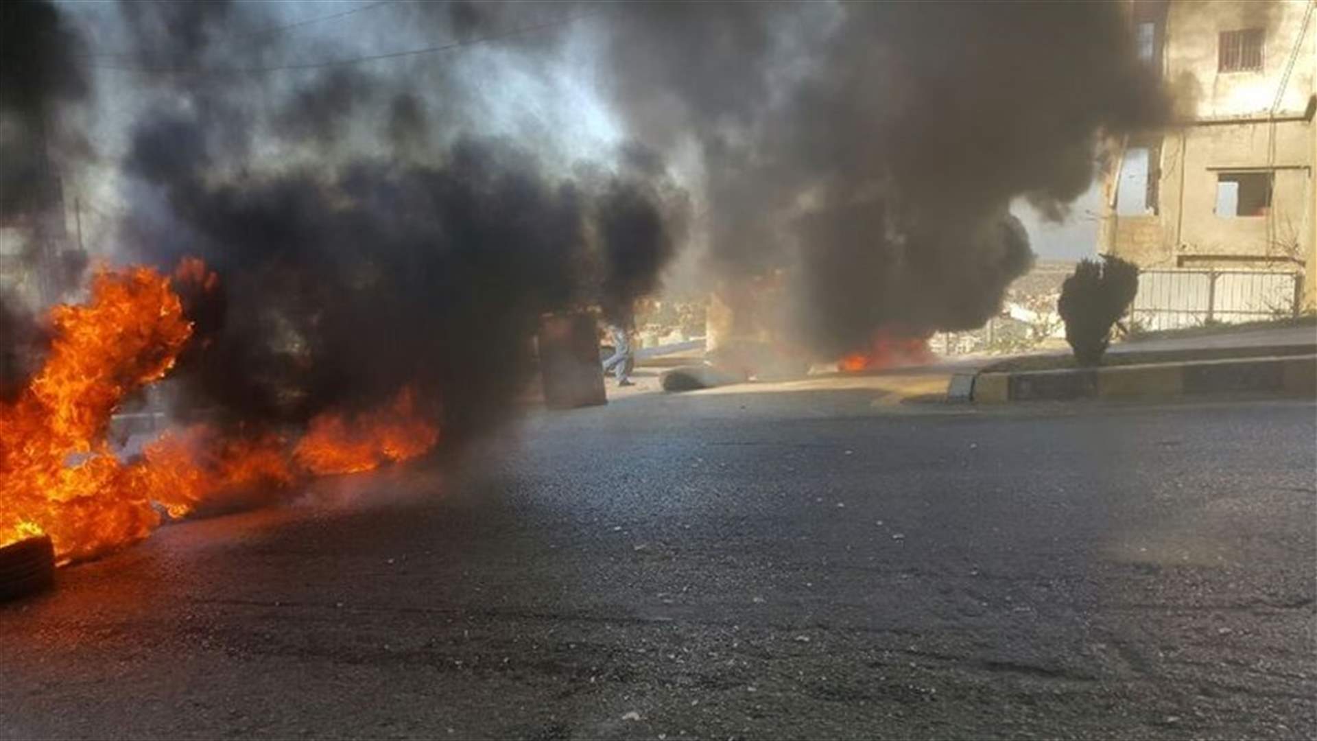 Residents block Berkayel road to protest against power cuts