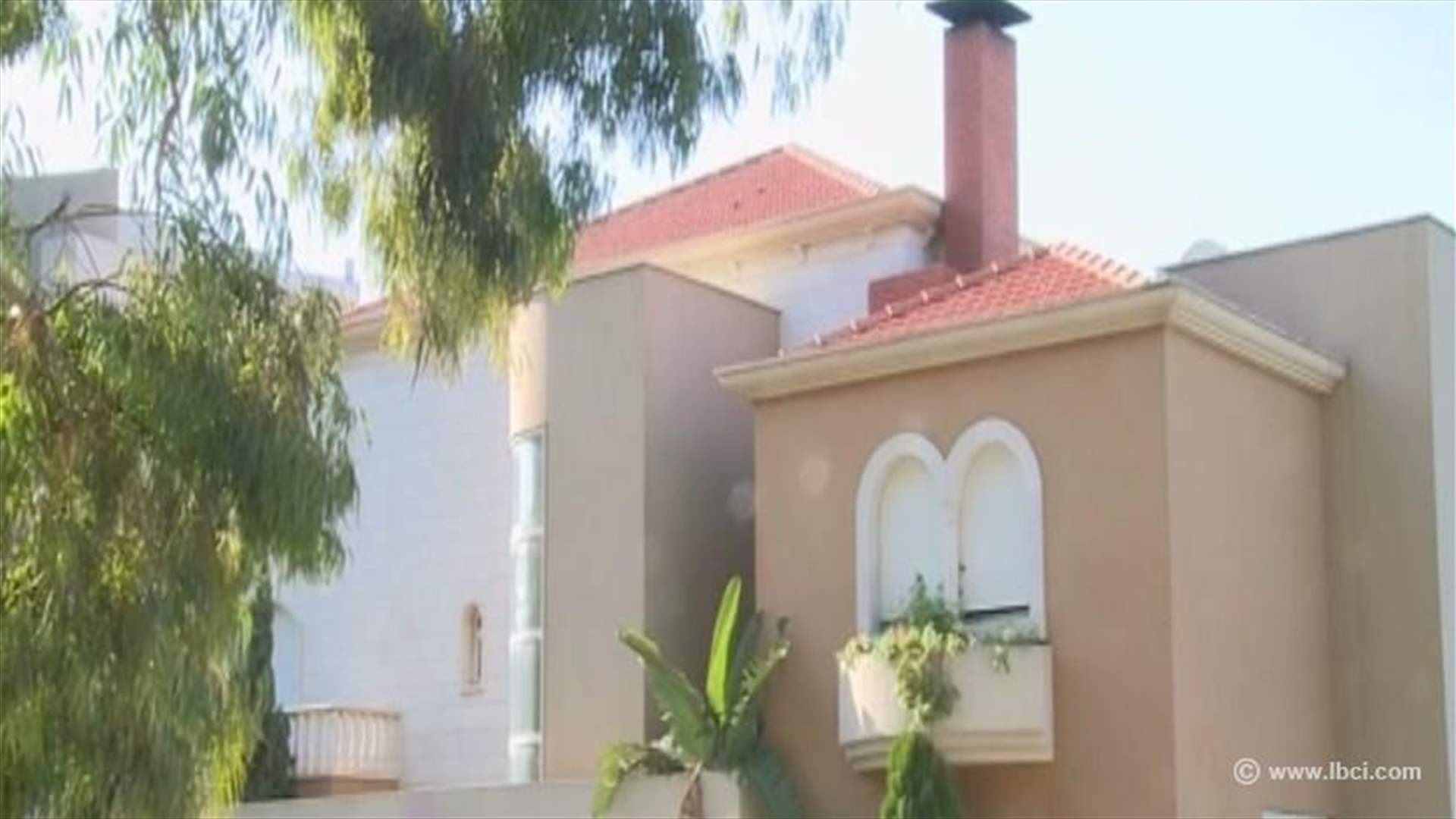 بالصورة: الـLBCI أمام منزل عائلي ترددت إليه ألين سكاف