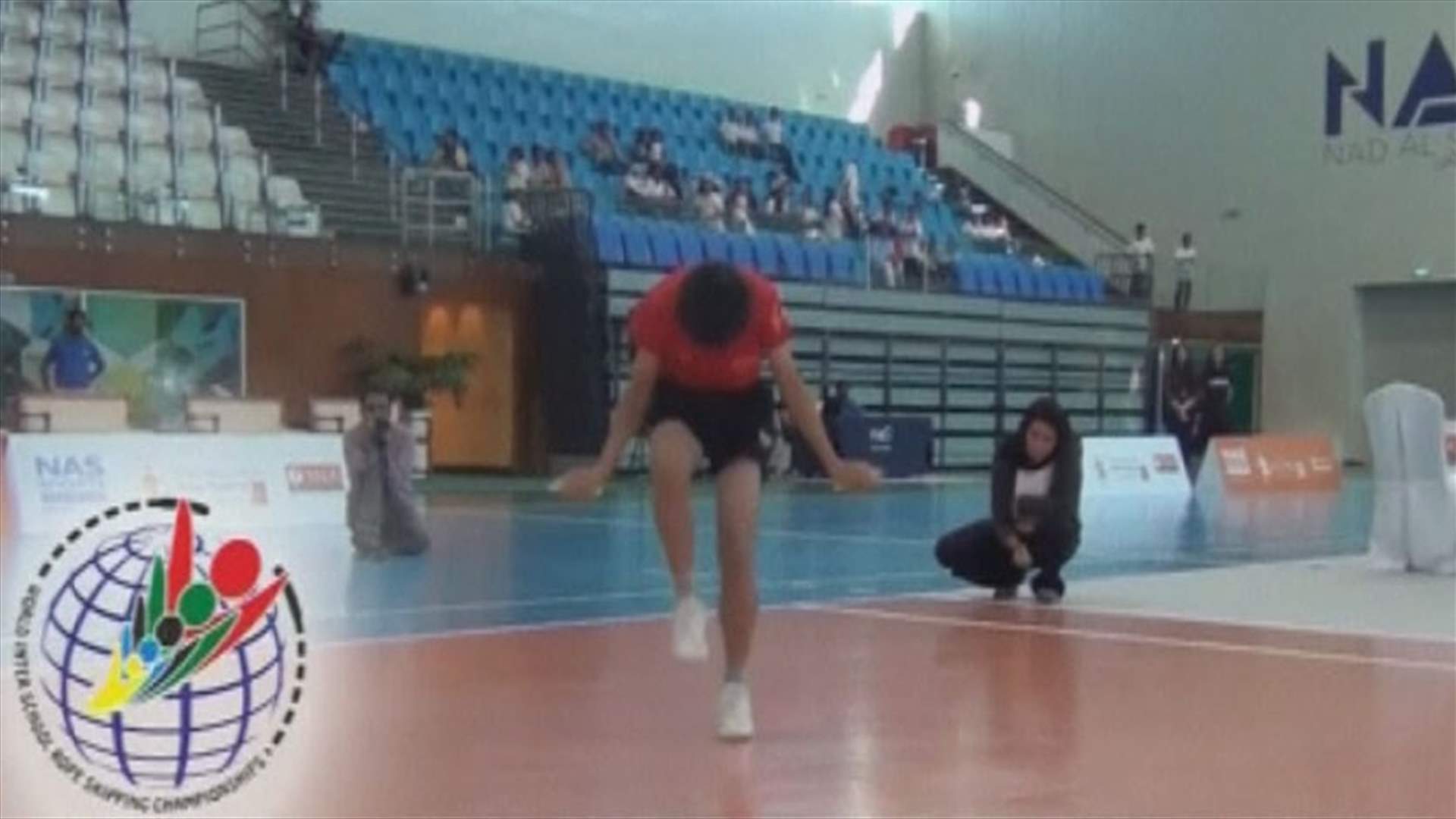 صيني يكسر الرقم القياسي بالقفز على الحبلة
