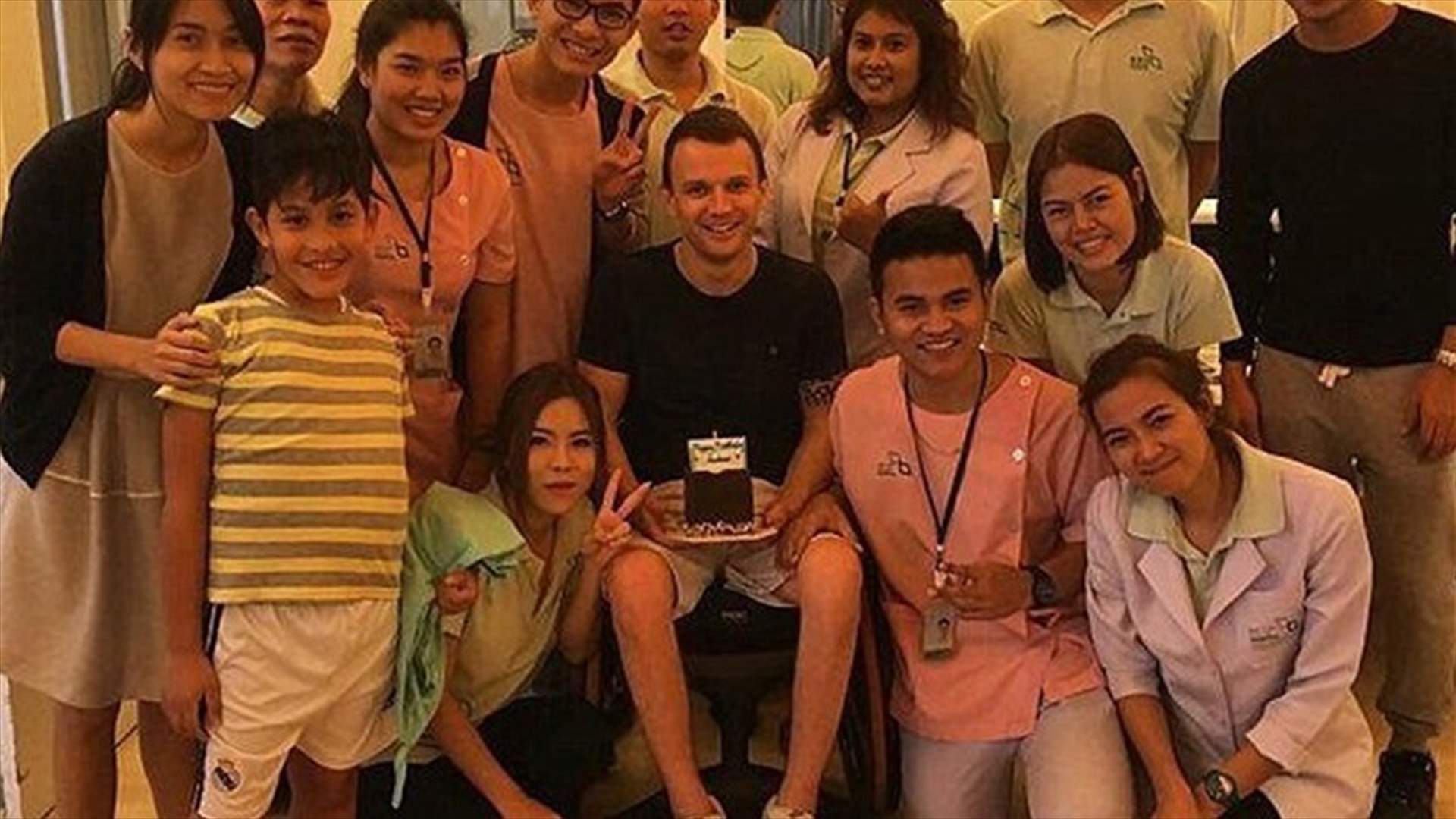 بالفيديو: رجل مقعد يتحّدى الجميع ويمشي من جديد