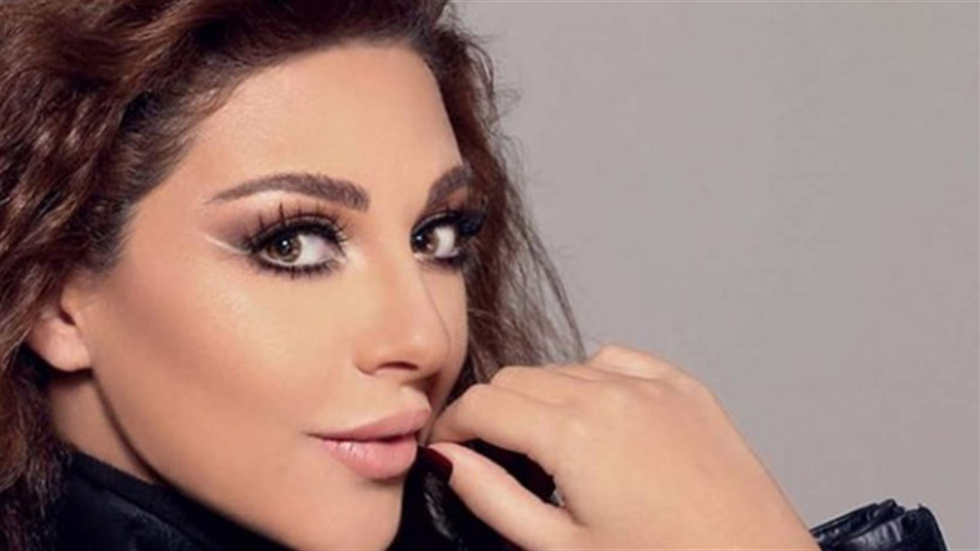 بالصورة: ميريام فارس تزيّن شجرة الميلاد