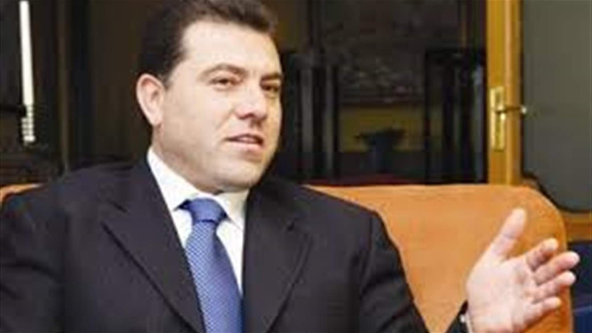 قطع طرق في البقاع احتجاجا على استمرار توقيف حسن يعقوب