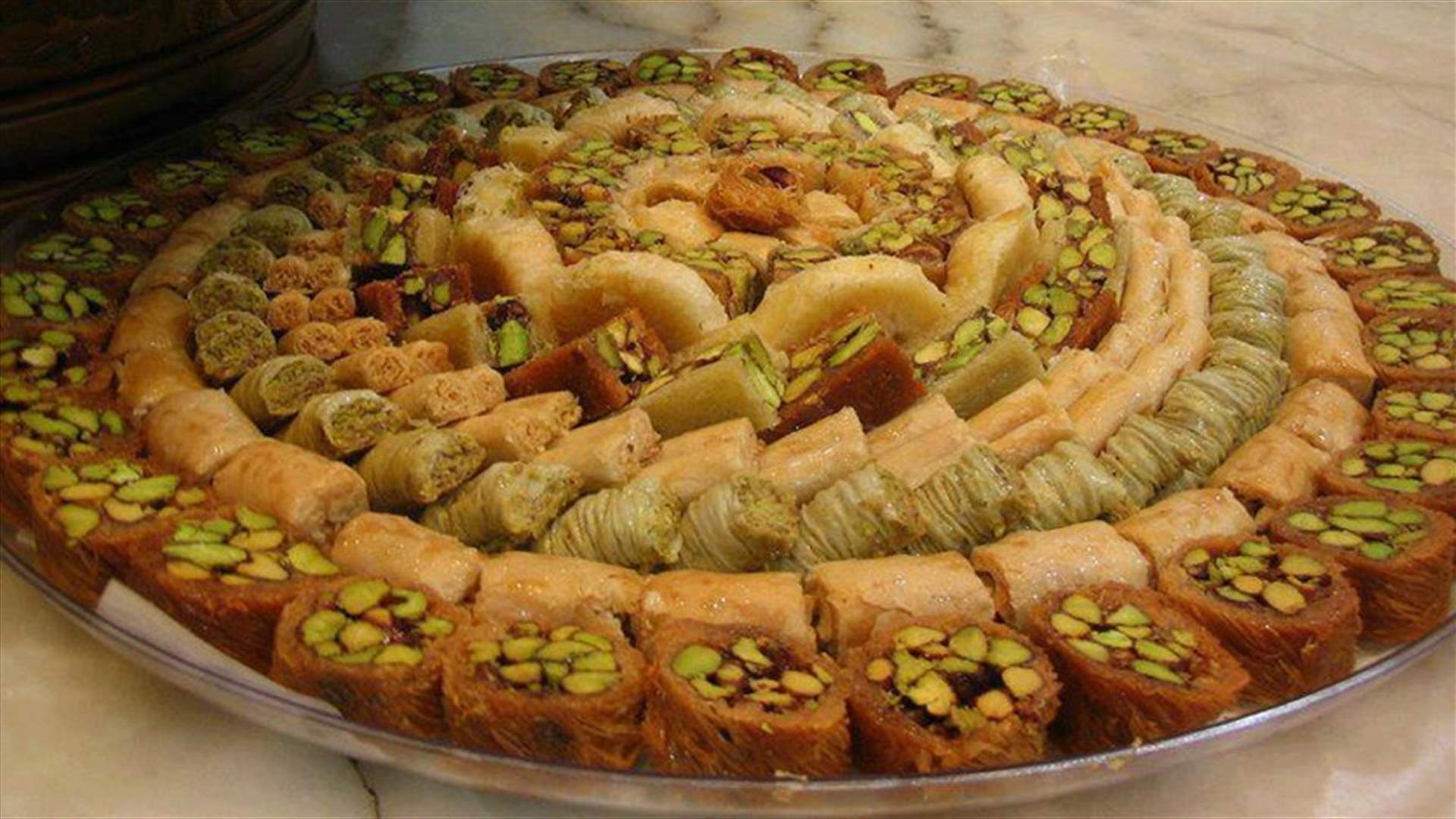اقفال محل حلويات في صيدا 