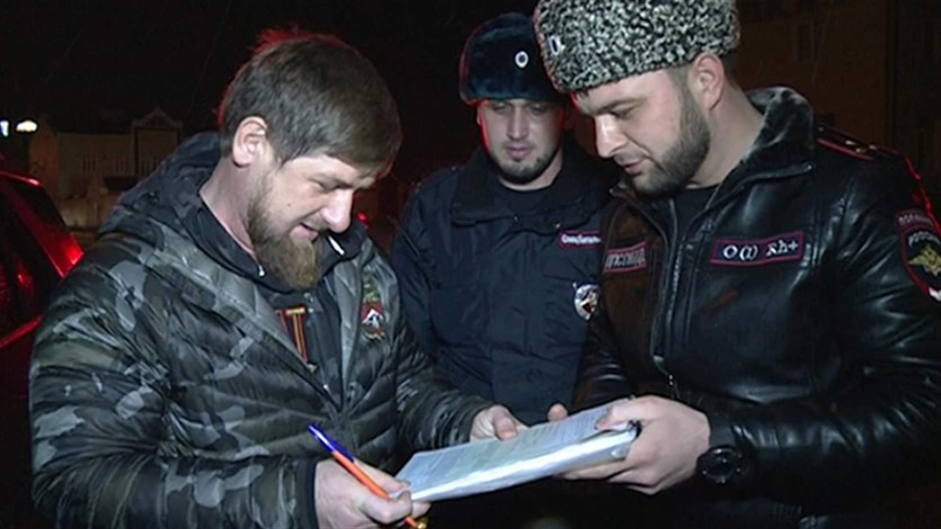 بالفيديو: رئيس جمهوريّة يدفع غرامة نتيجة مخالفة مروريّة