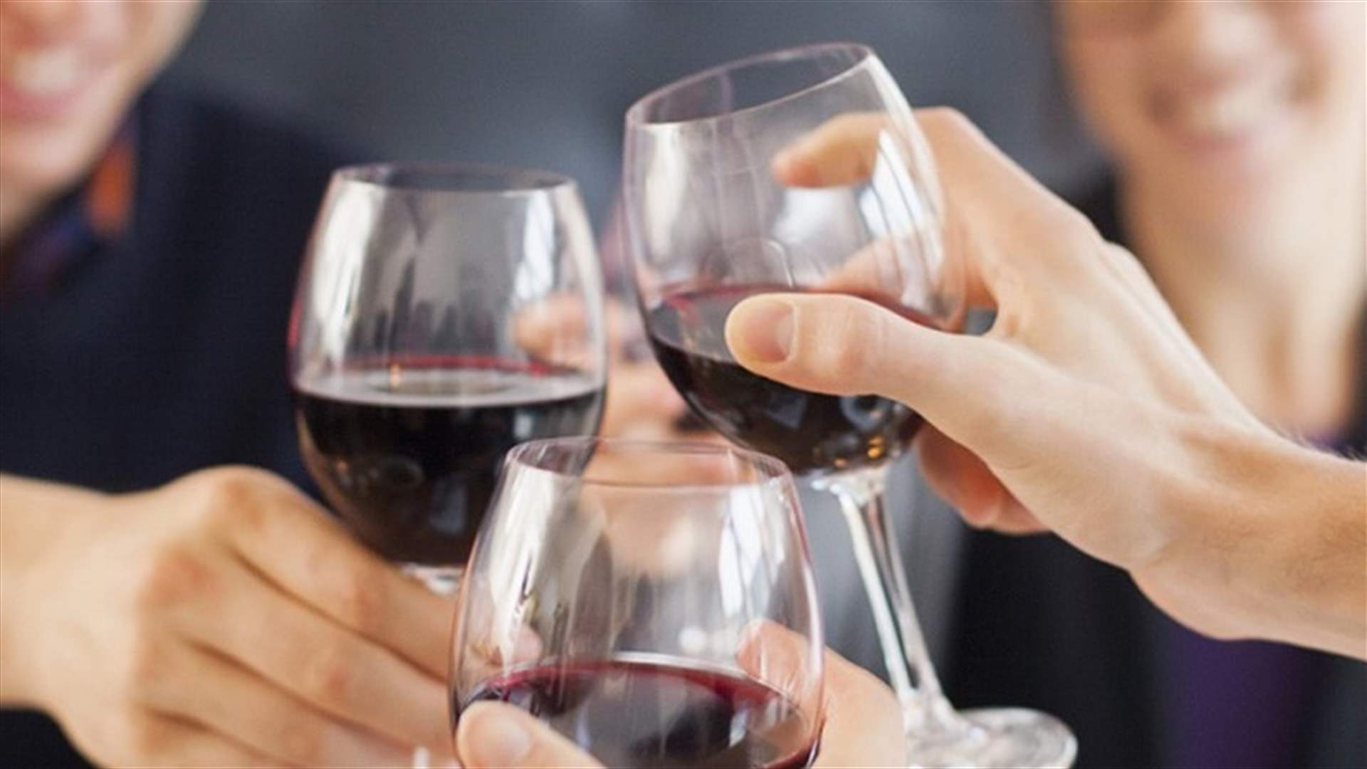 شرب النّبيذ يجعلك أكثر جاذبيّة  