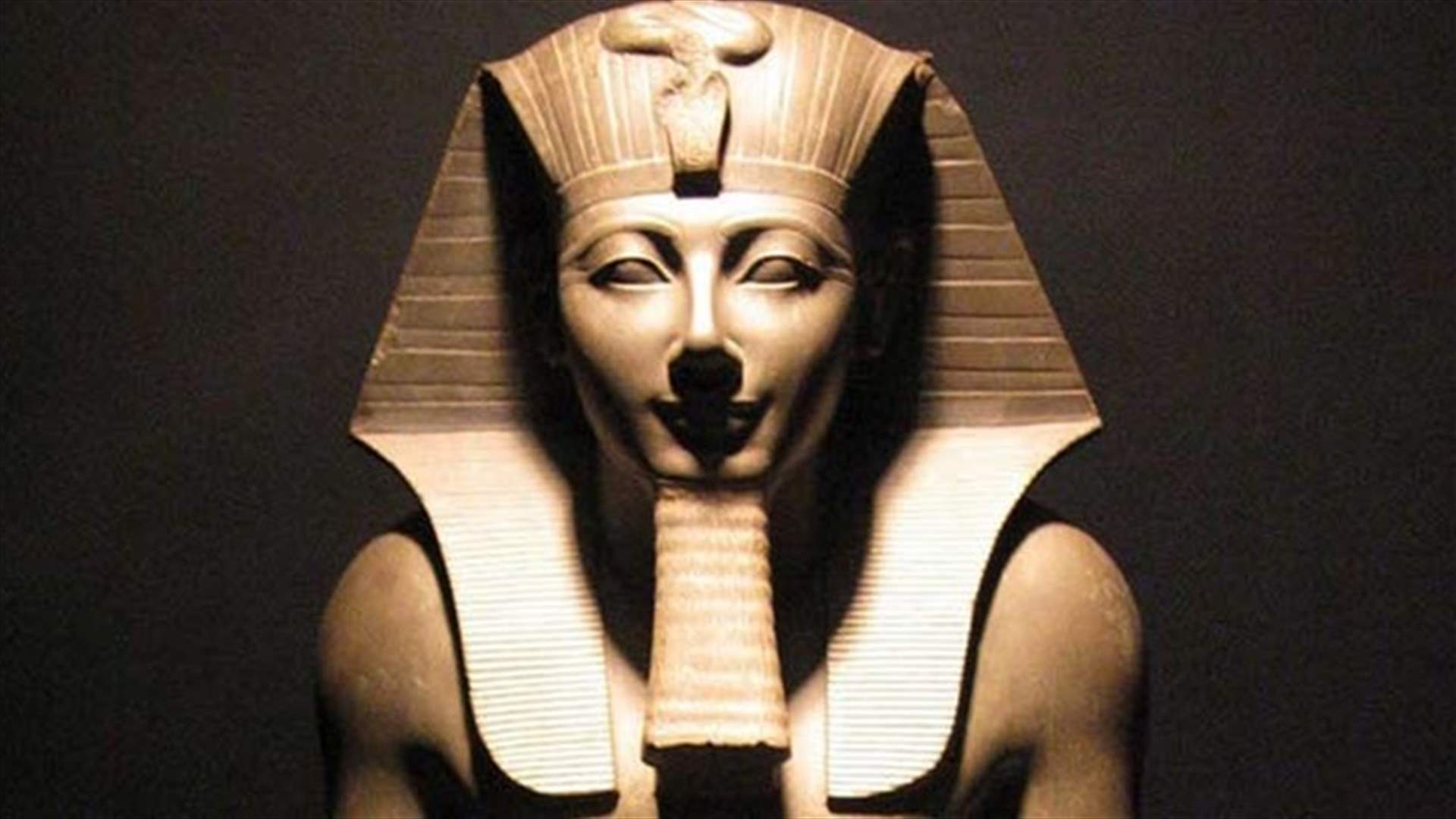 العثور على تمثال لأمنحتب الثالث خلال مداهمة منزل في مصر