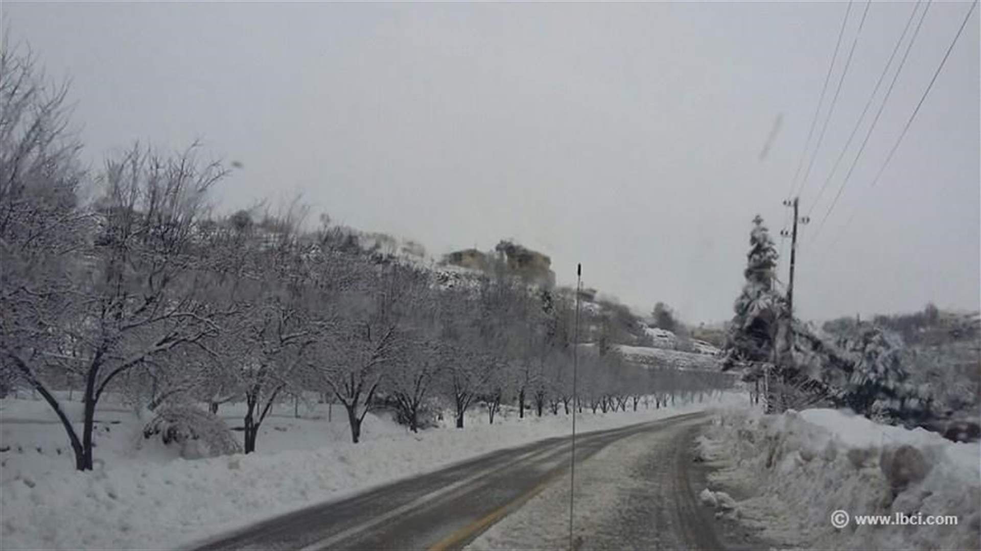 [PHOTOS] Roads leading to Kfardebian open for equipped SUVs