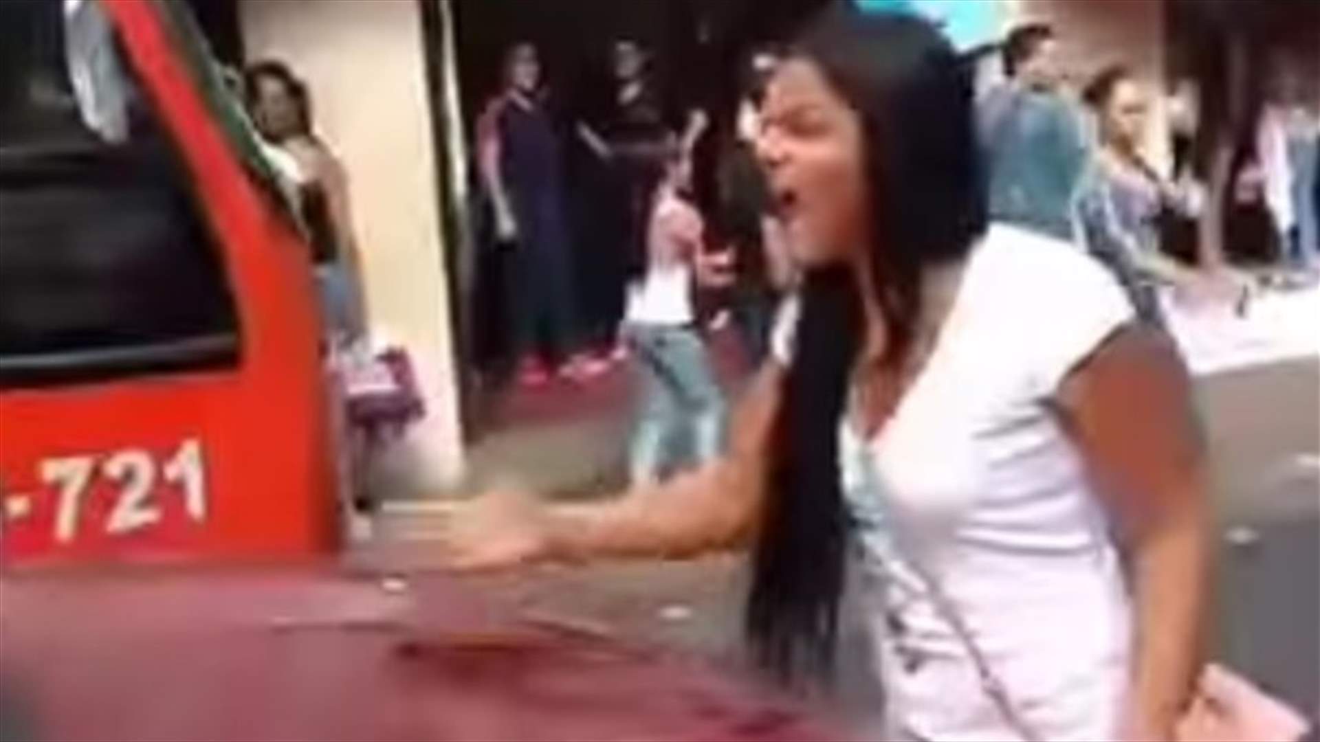 بالفيديو: ماذا فعلت حين رأت زوجها وعشيقته معاً؟