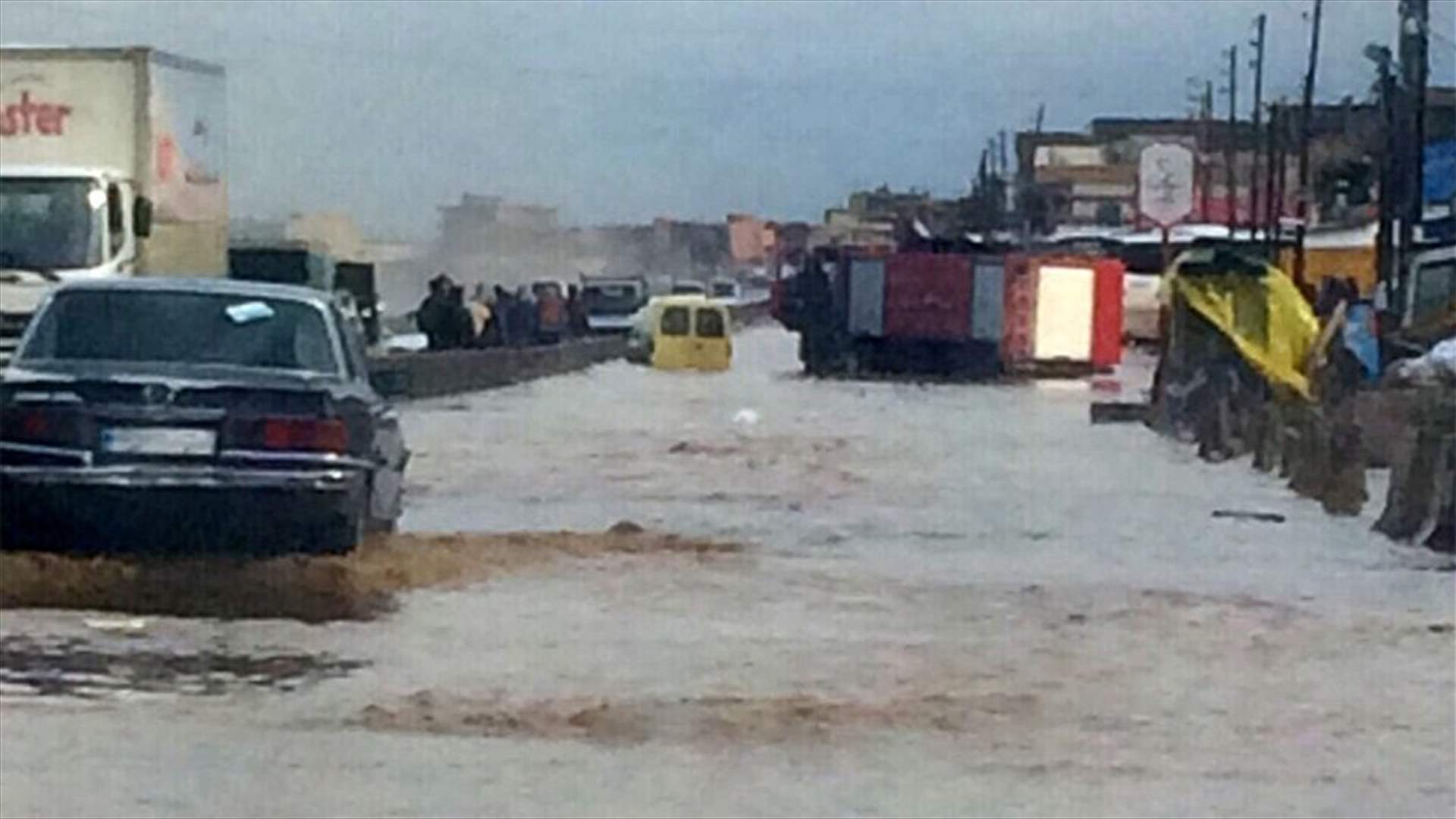 عودة حركة المرور الى طبيعتها على طريق العبدة