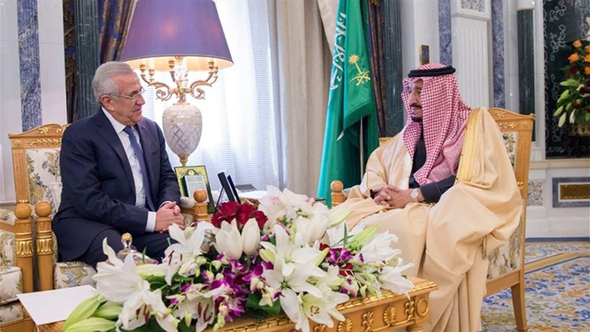 سليمان بعد لقائه  الملك سلمان: سياسة الحوار هي أفضل الحلول لإرساء السلام 