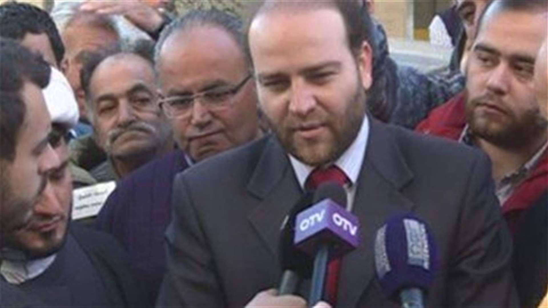 Bourj al-Barajneh residents block airport road in solidary with former MP Yaacoub  