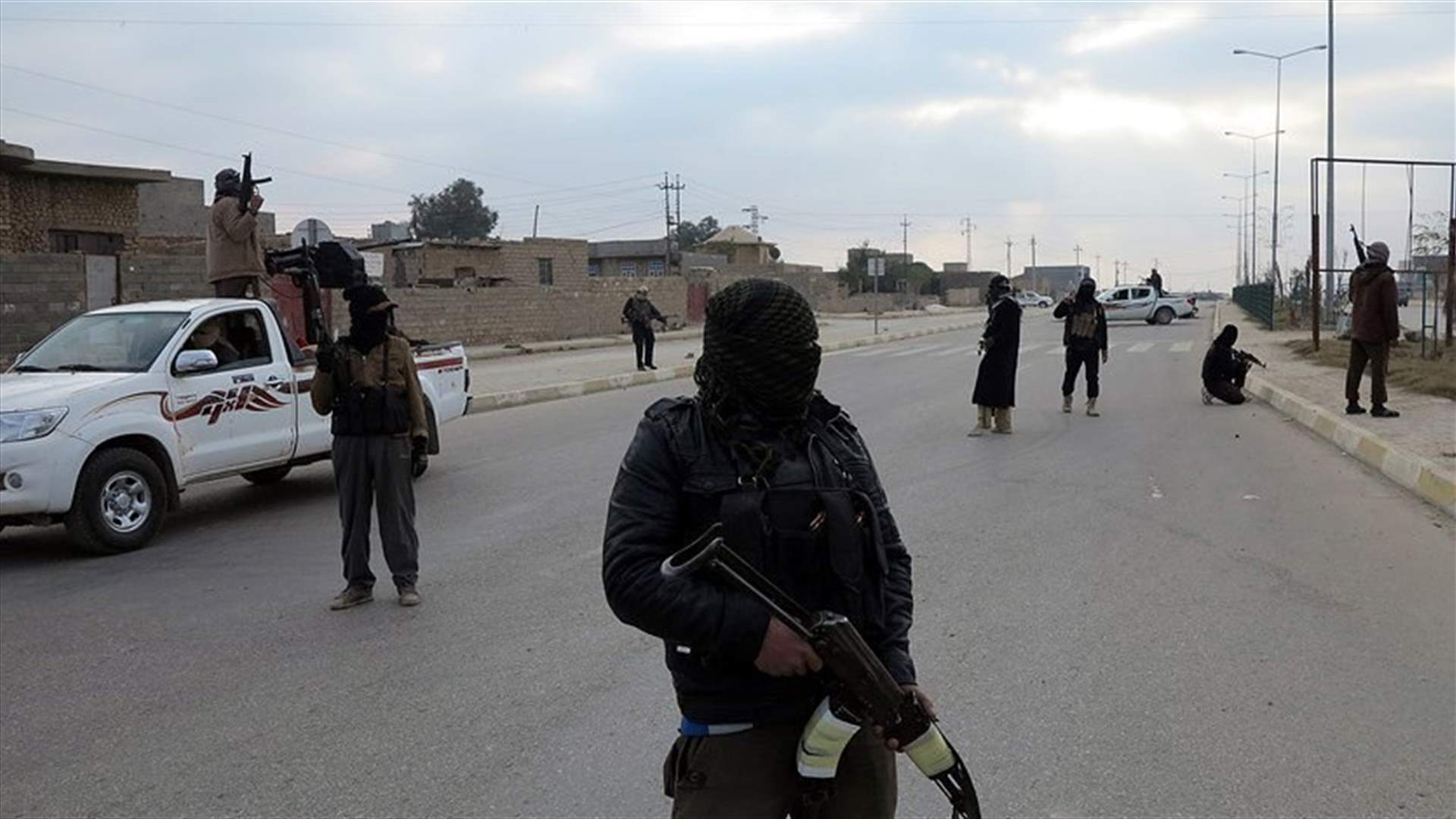 Islamic State seizes northern Iraqi village behind frontlines