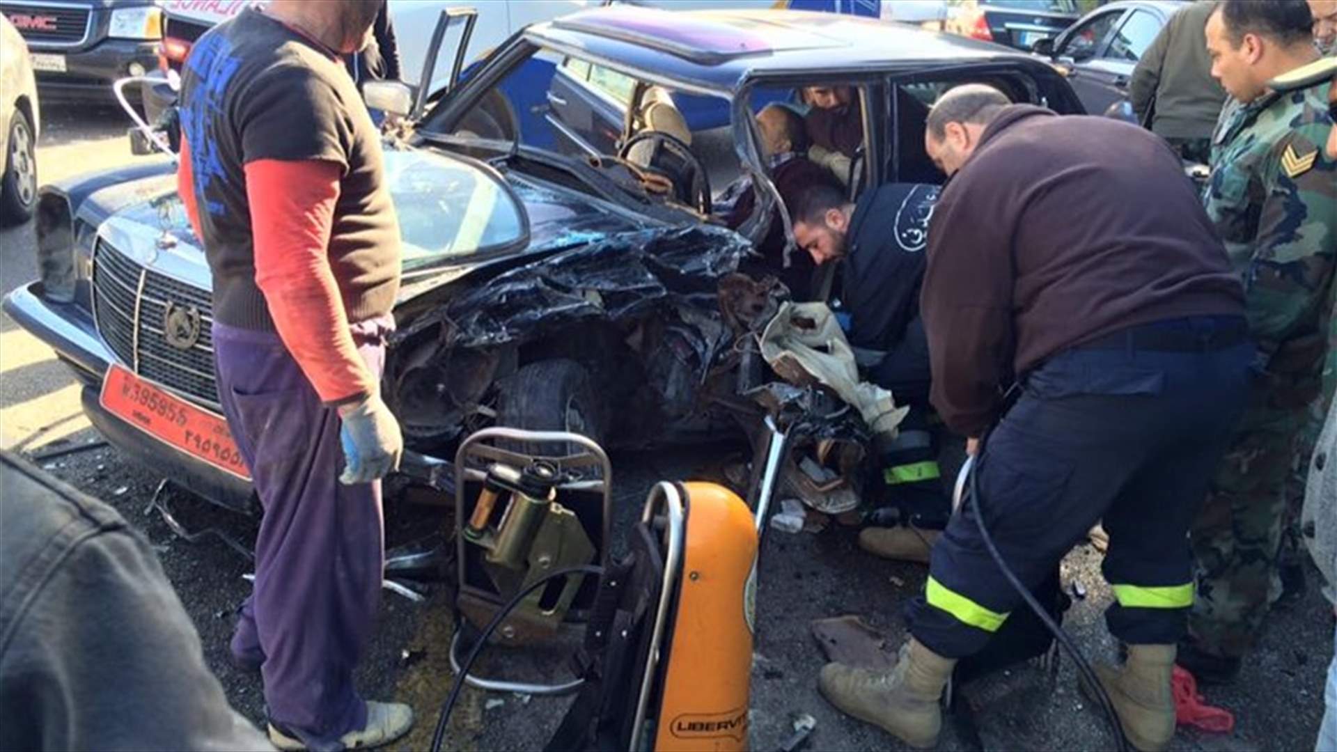بالصور...جرحى بحادث مروع على طريق زوق مصبح - جعيتا