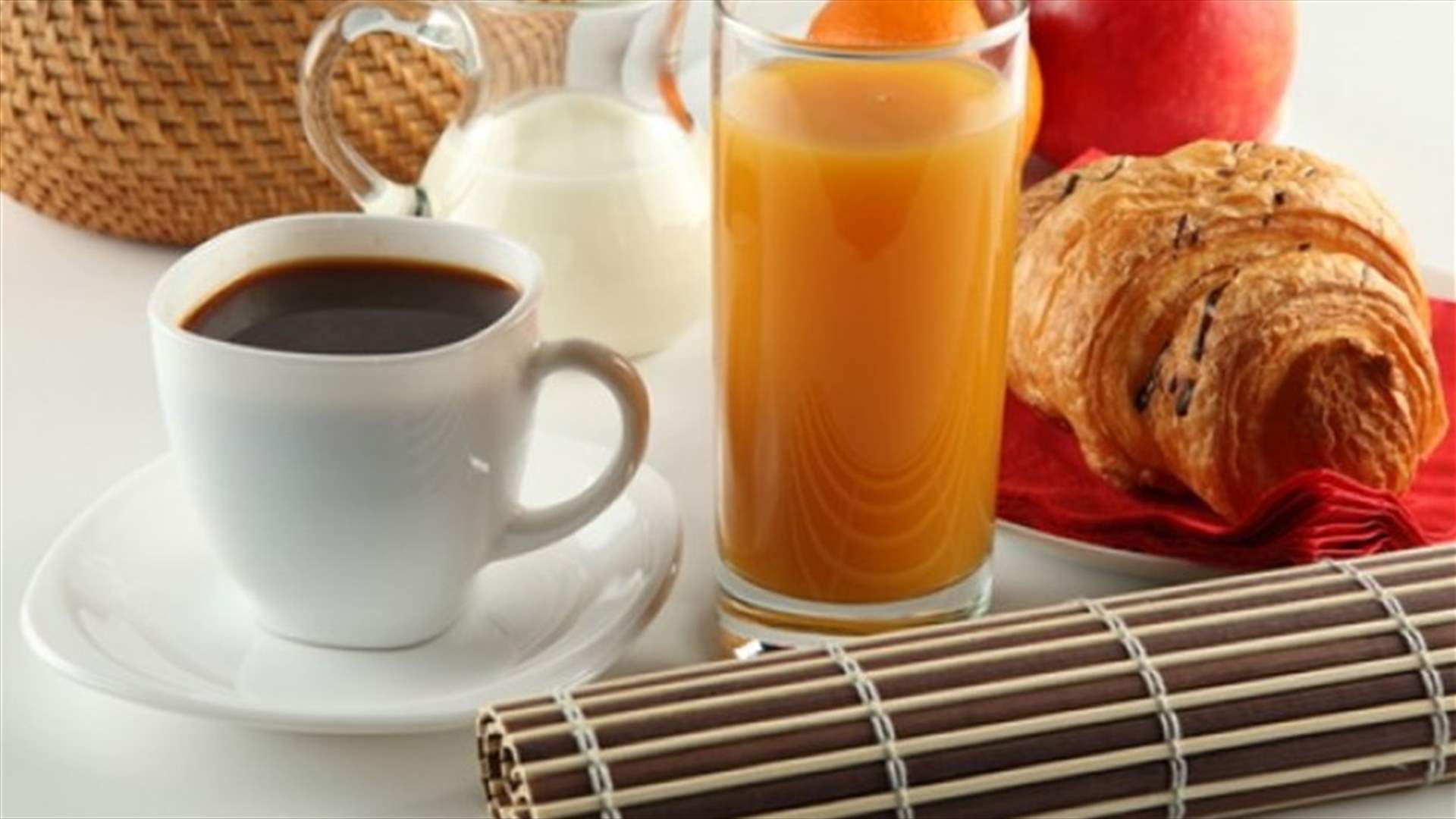 بين القهوة وعصير الليمون... أيهما الأفضل لتزويدك بالنشاط؟