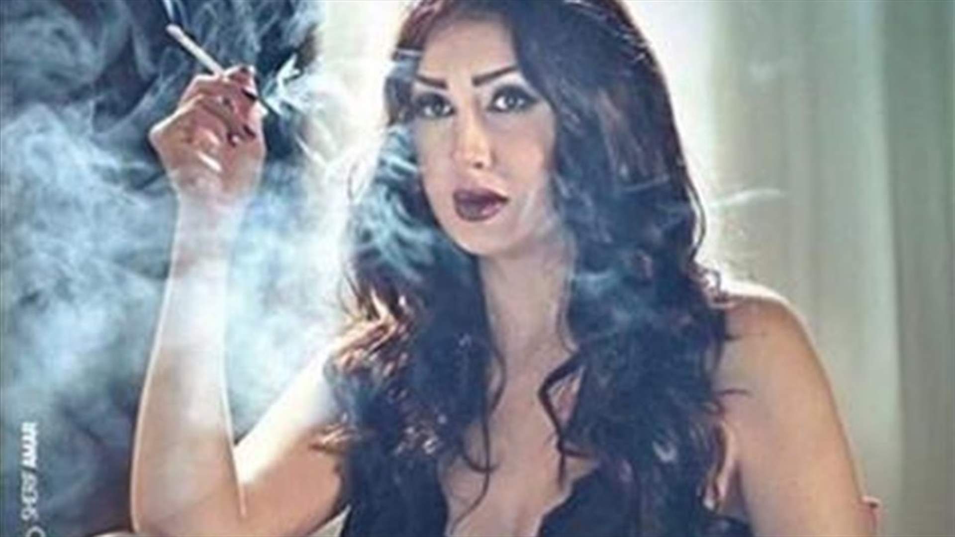 غادة عبدالرازق في اطلالة جريئة.. فهل اساءت الى الأمهات؟