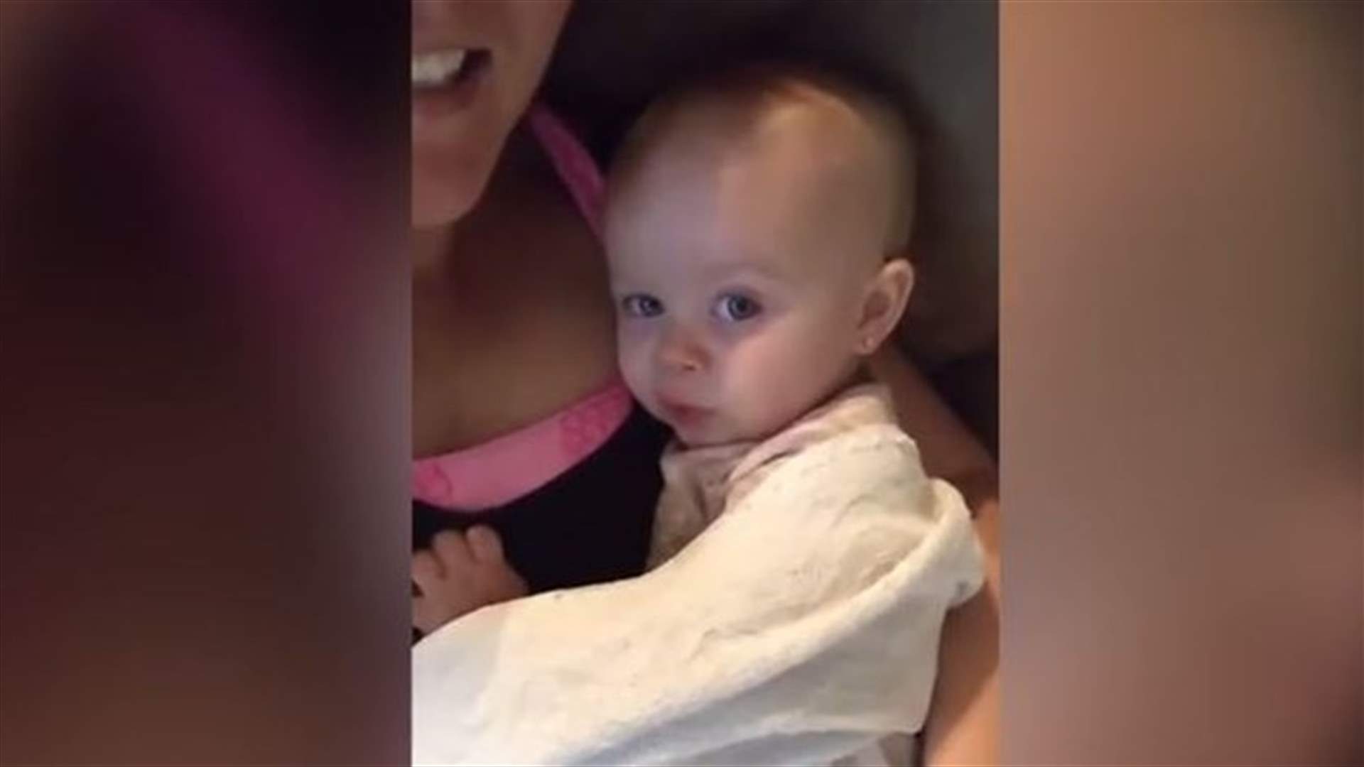 بالفيديو: طفل رضيع يقلّد والدته ويقول I Love You