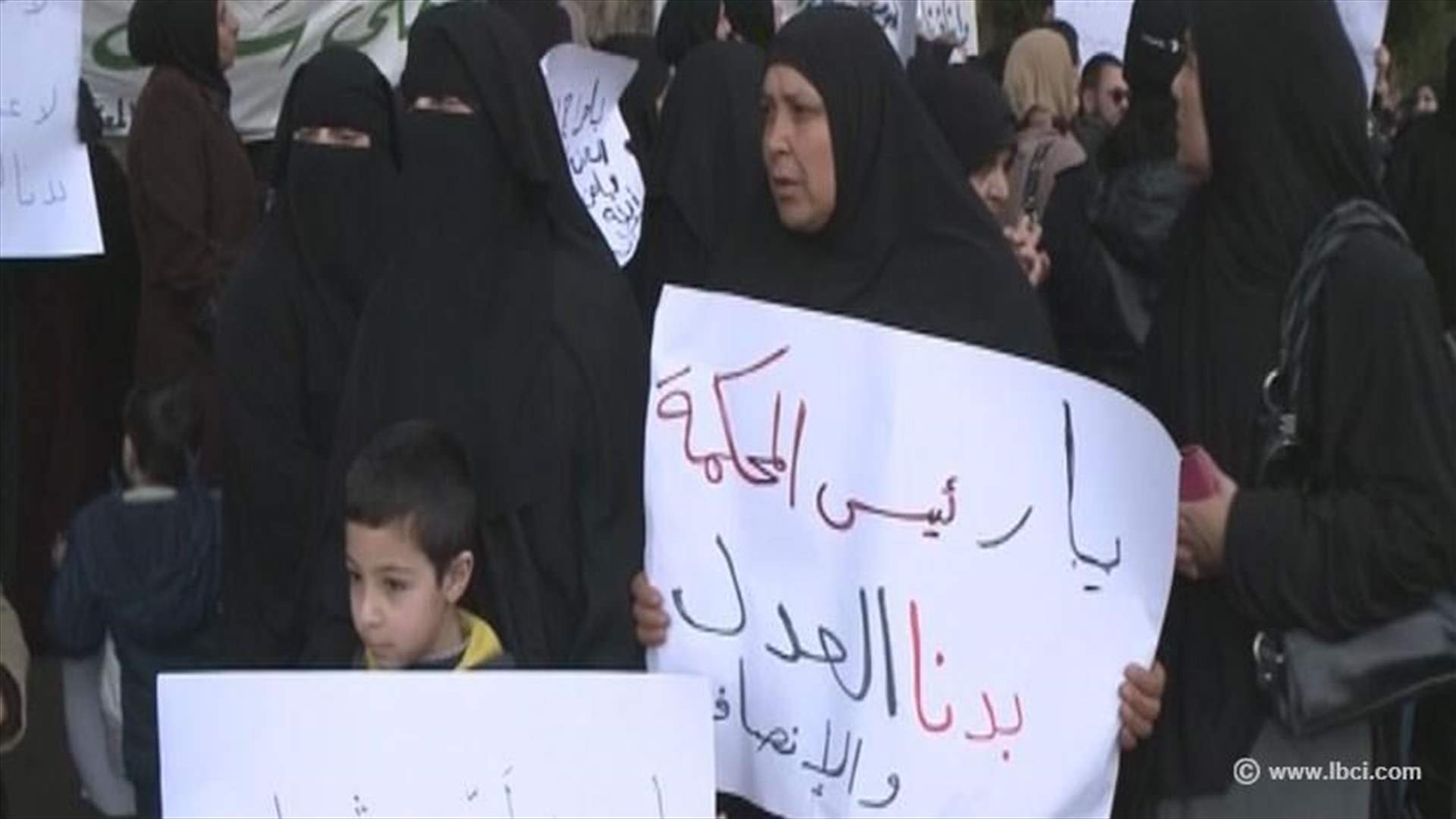 Families of Islamist detainees stage protest outside Military Court