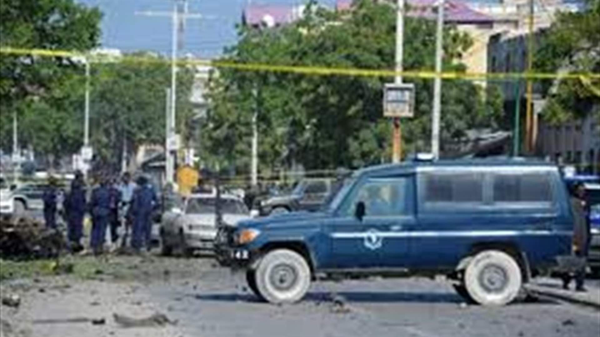 تفجير سيارة مفخخة في مطعم بمقديشو وسماع اطلاق نار كثيف 