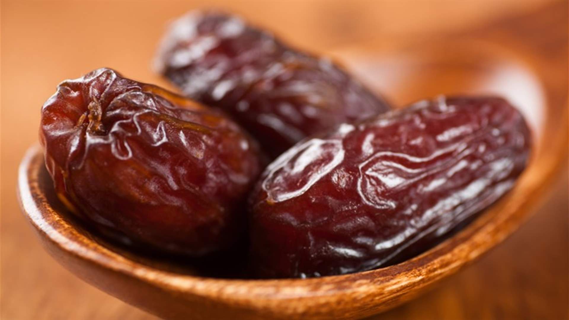 ماذا يحصل عند تناول 3 حبّات من التمر يومياً؟