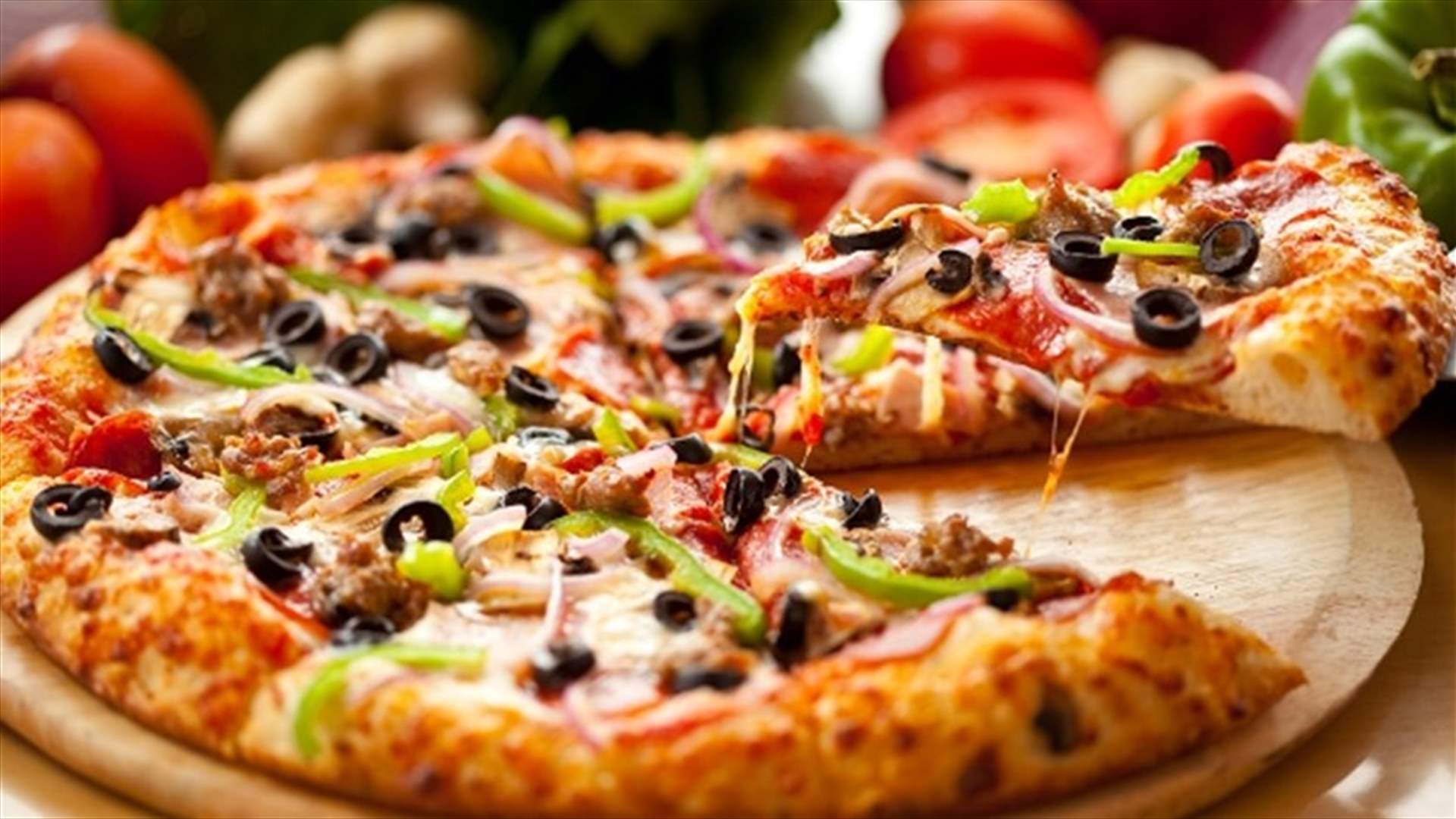 بالفيديو: أفضل وصفة لعجينة البيتزا