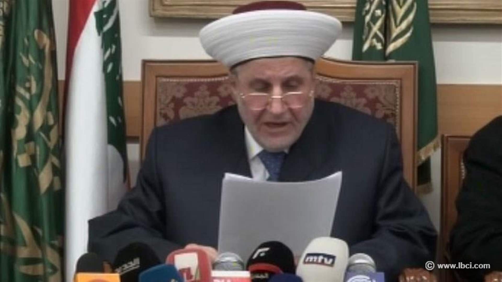 الشعار: نطالب بإلغاء المحكمة العسكرية أو إعادتها الى حجمها الطبيعي 