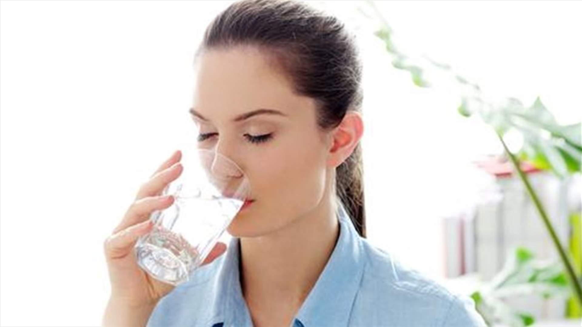 فوائد شرب المياه الدافئة على الريق