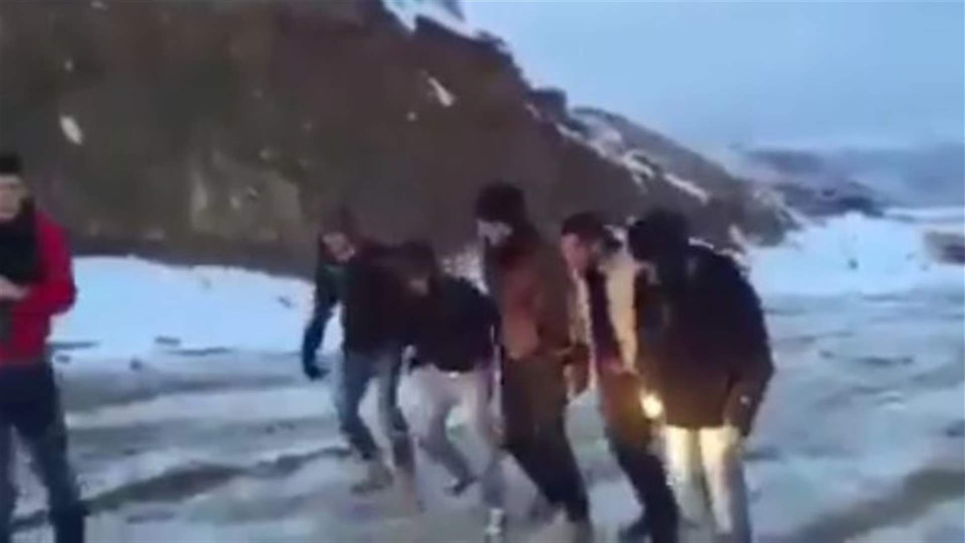 بالفيديو: تحدوا "تلاسا" ورقصوا الدبكة على الجليد!