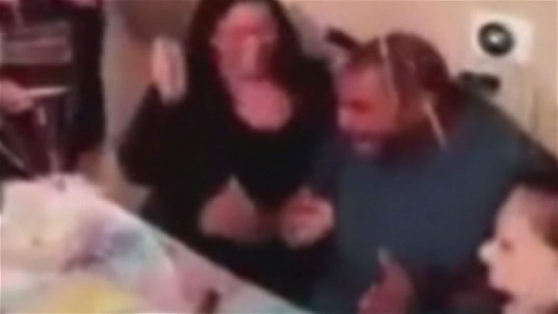 بالفيديو: بعد 4 بنات حملت بالصبي... فكهذا تلقى زوجها المفاجأة