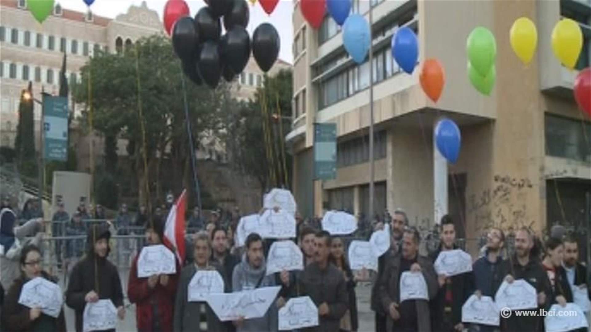 Activists gather outside Grand Serail as Cabinet convenes 
