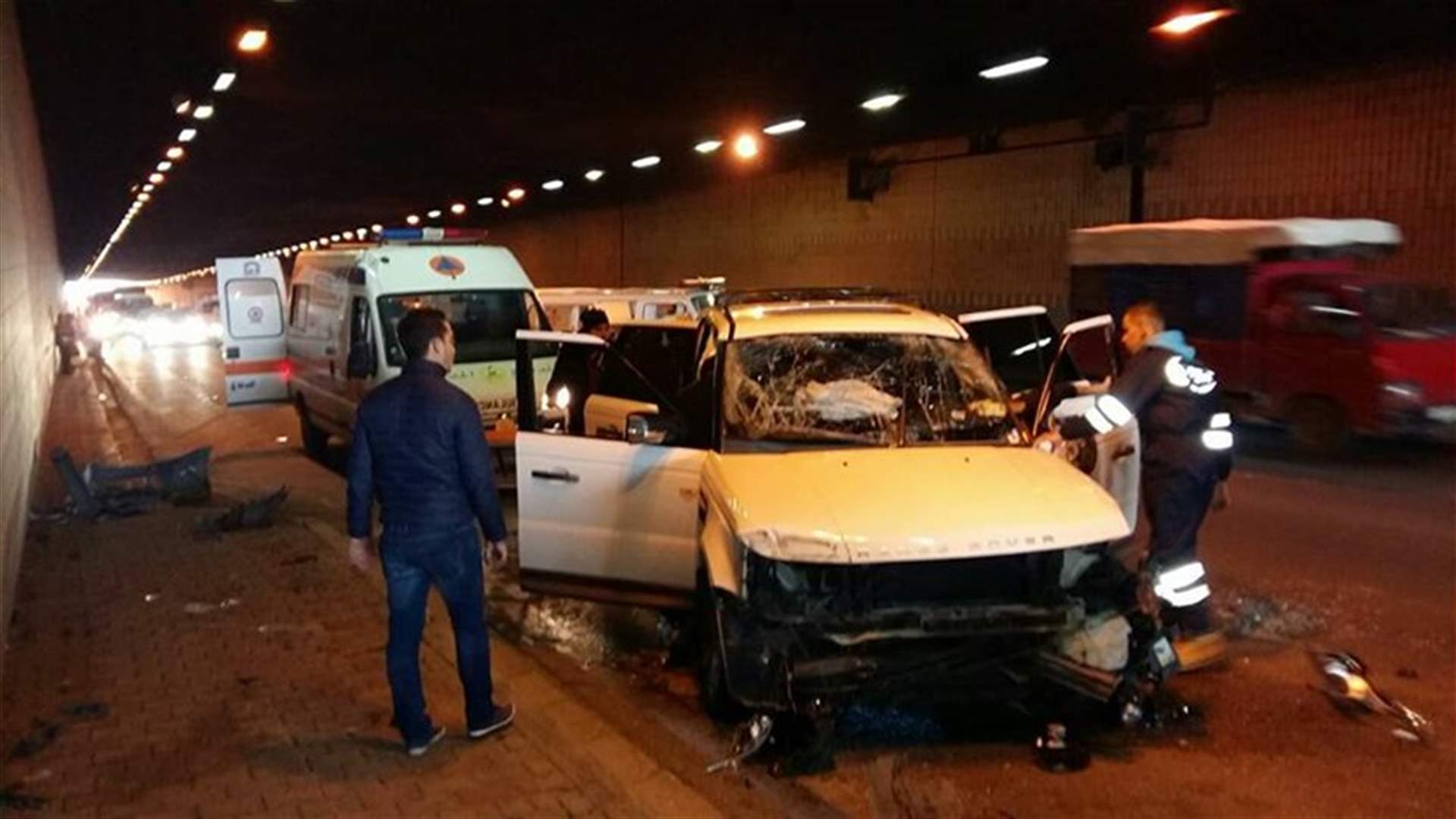 جريح بحادث سير على اوتوستراد المطار