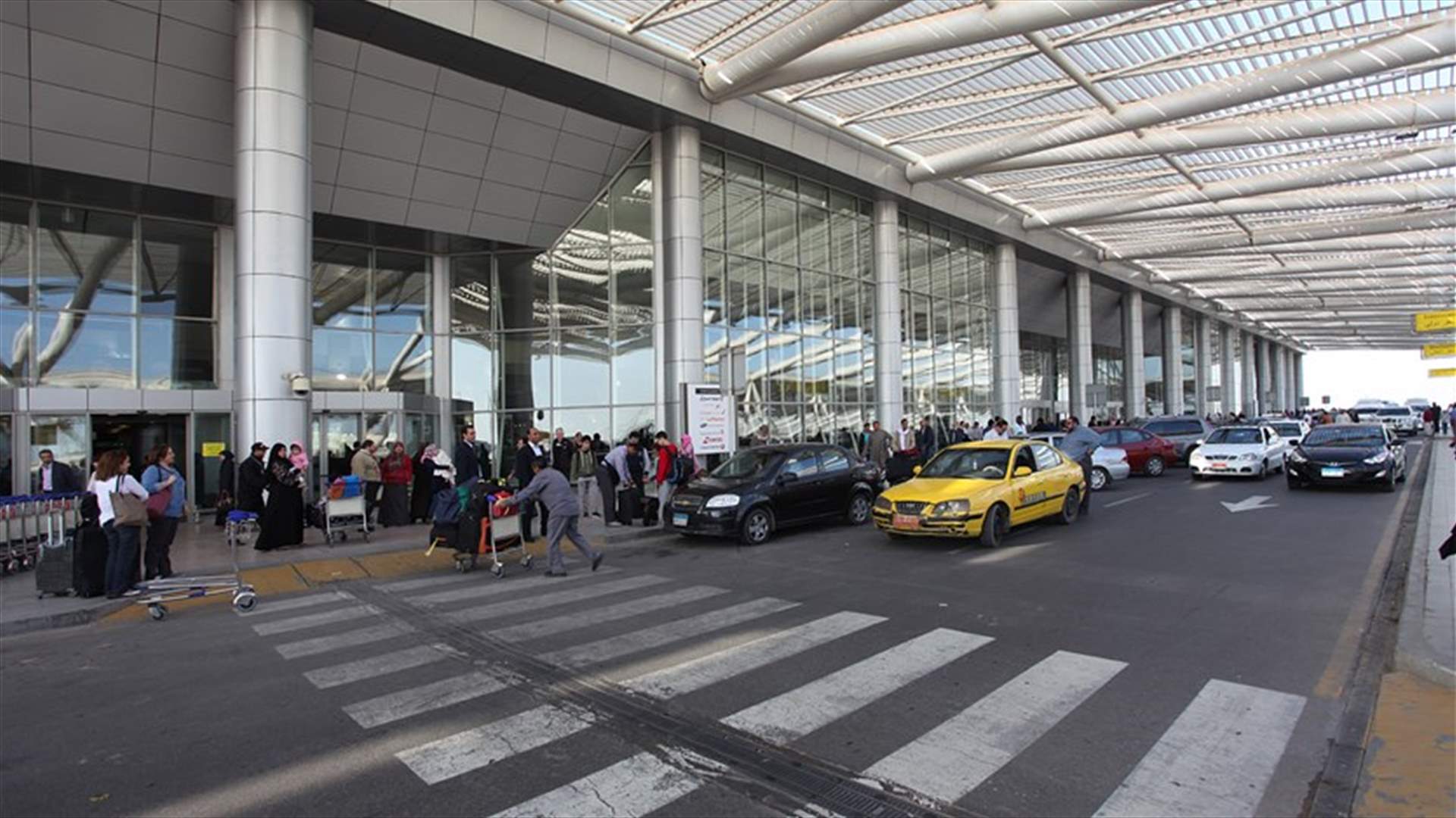 No bomb found on plane at Cairo airport after threat -sources