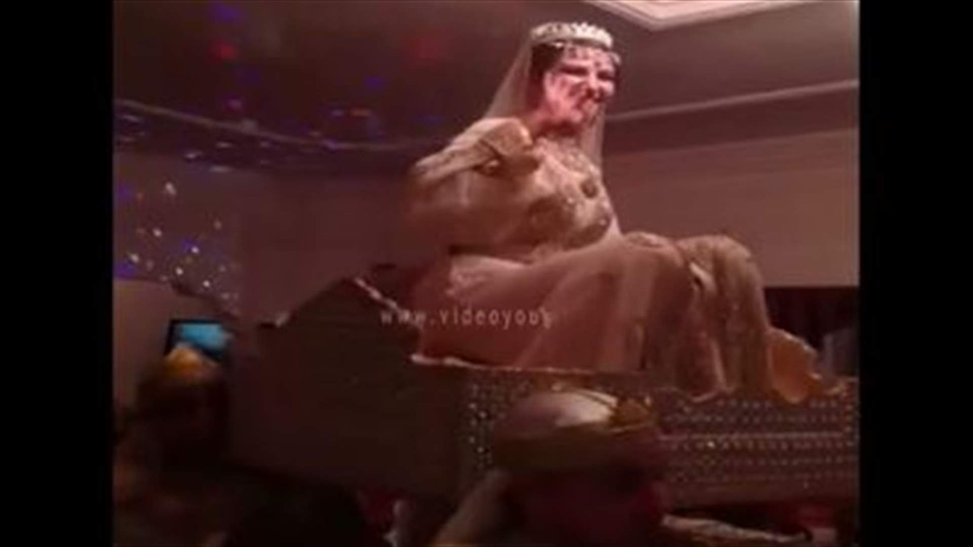 بالفيديو: لحظة سقوط عروس مغربية ليلة زفافها