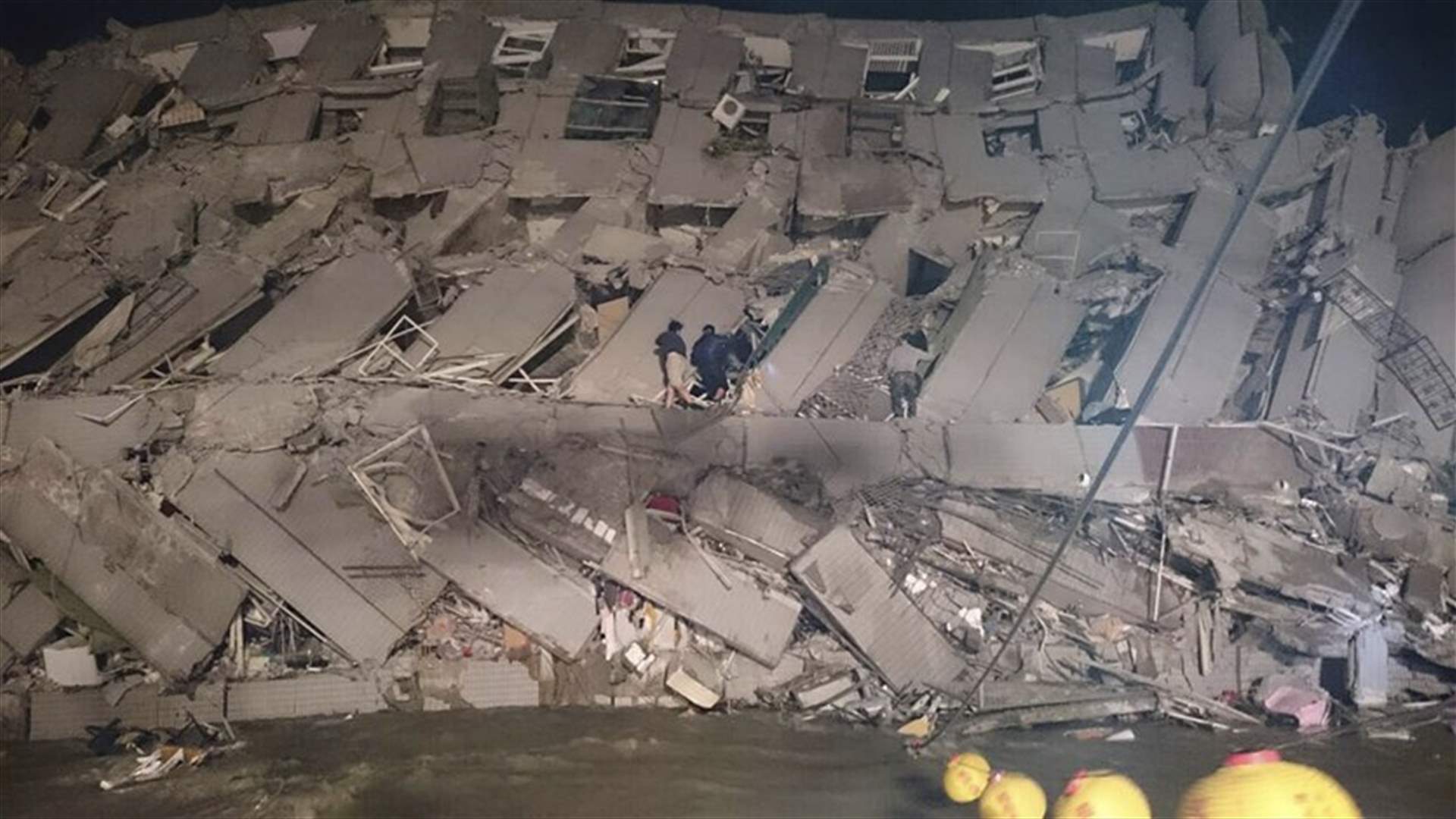 ثلاثة قتلى بانهيار مبنى اثر زلزال في تايوان 