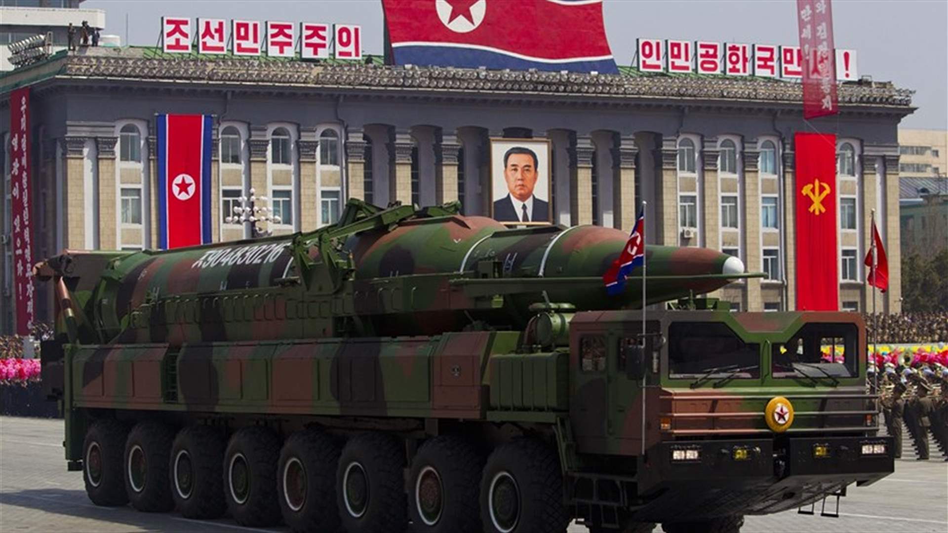 شاحنات وقود عند موقع لاطلاق صواريخ في كوريا الشمالية