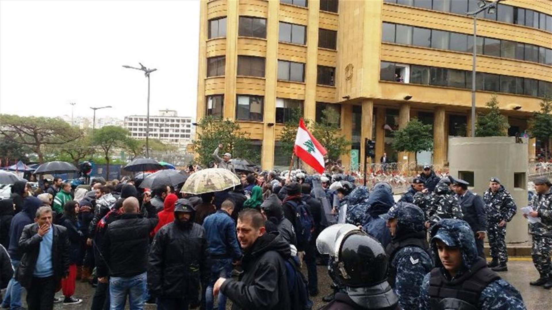 اعتصام لناشطين من الحراك المدني في رياض الصلح