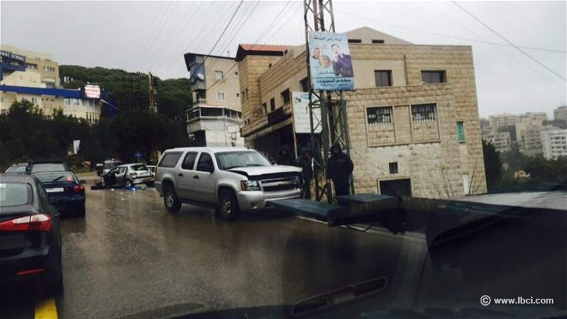 بالصور: موكب للسفارة الاميركية يتعرض لحادث سير في عجلتون
