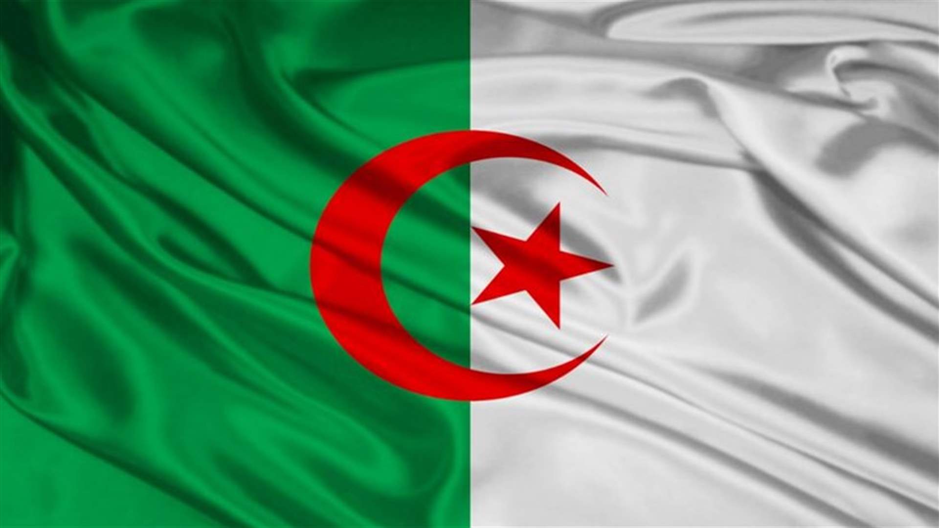 الجزائر تقر تعديلات دستورية