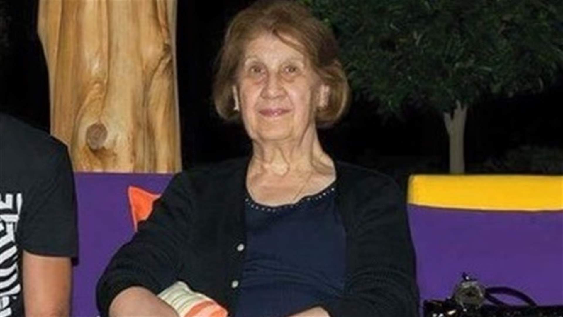 من عزّى الأسد بوفاة والدته؟
