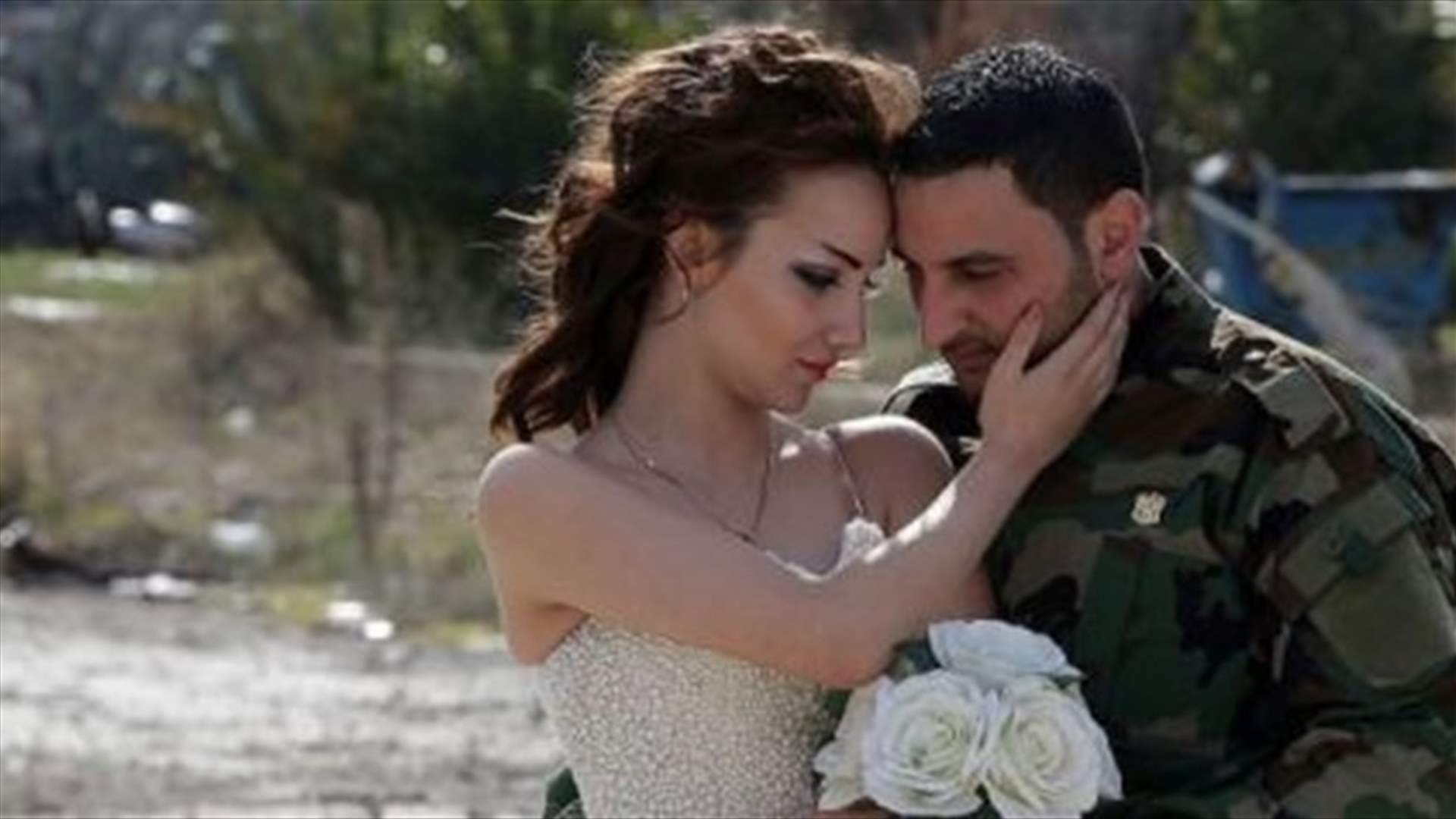 صور زفافهما... على أنقاض حمص المدمرة